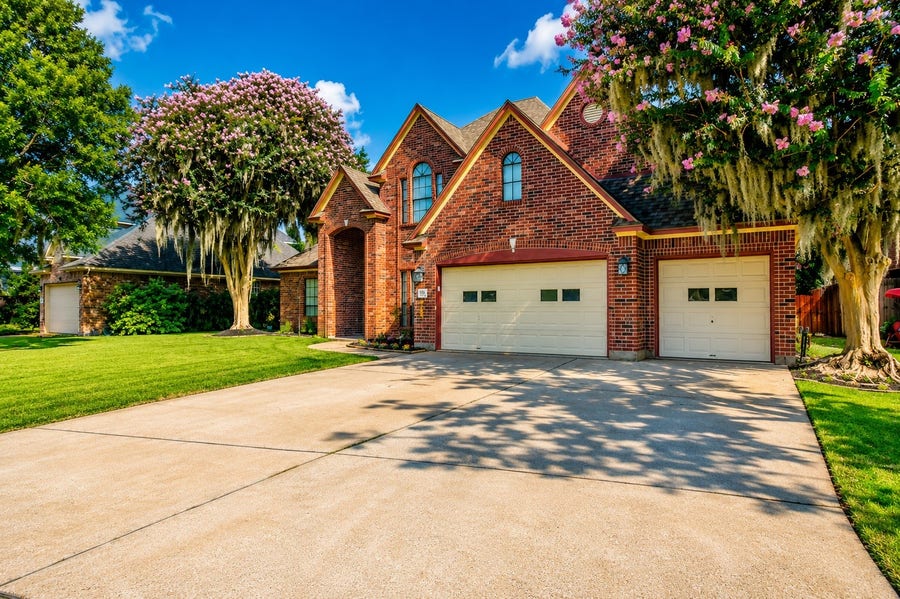 Property photo for 105 Thyme Trail, Lake Jackson, TX