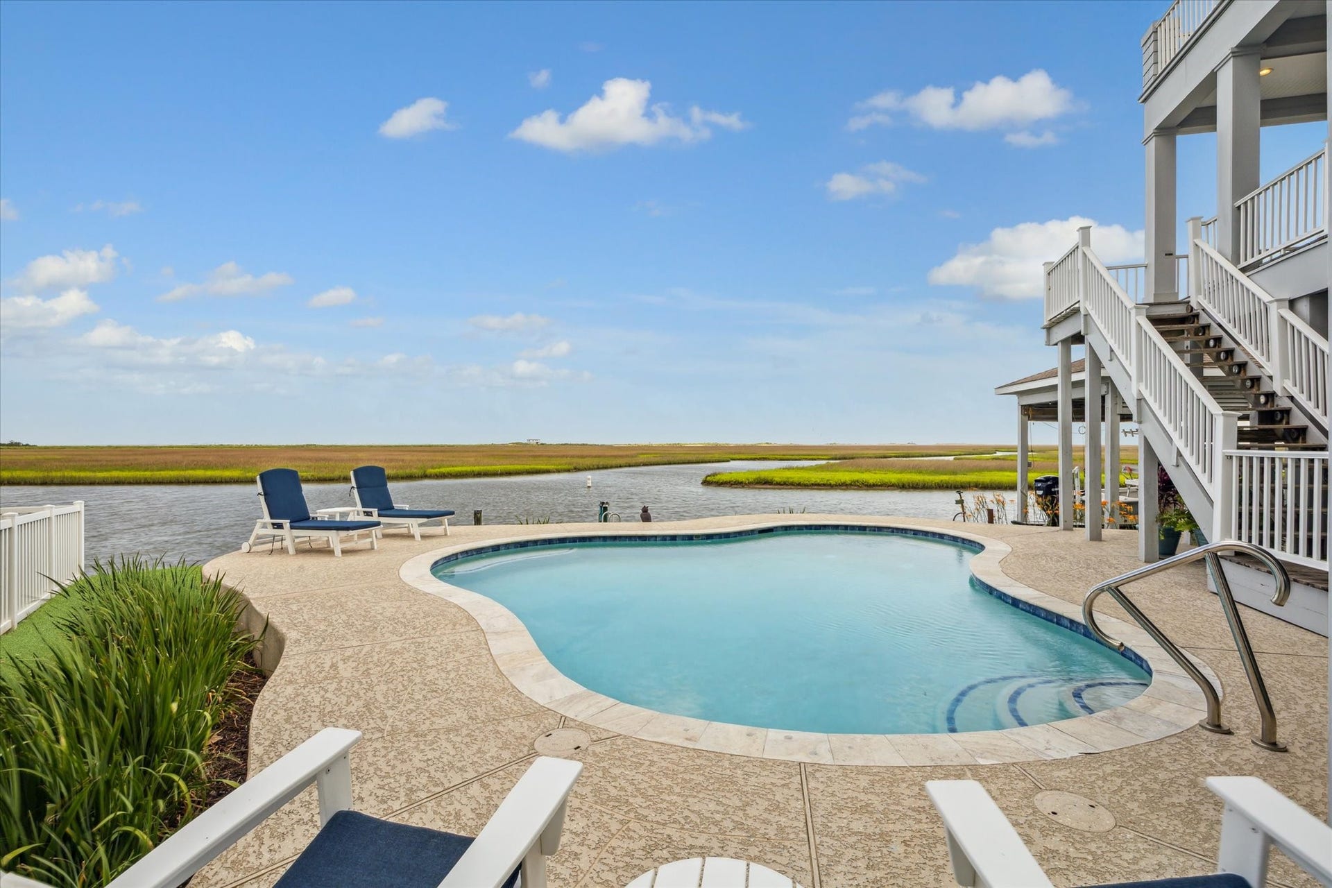 1 Shell Key, Hitchcock, TX 77563 The perfect setting for enjoying sun-soaked days and picturesque water views