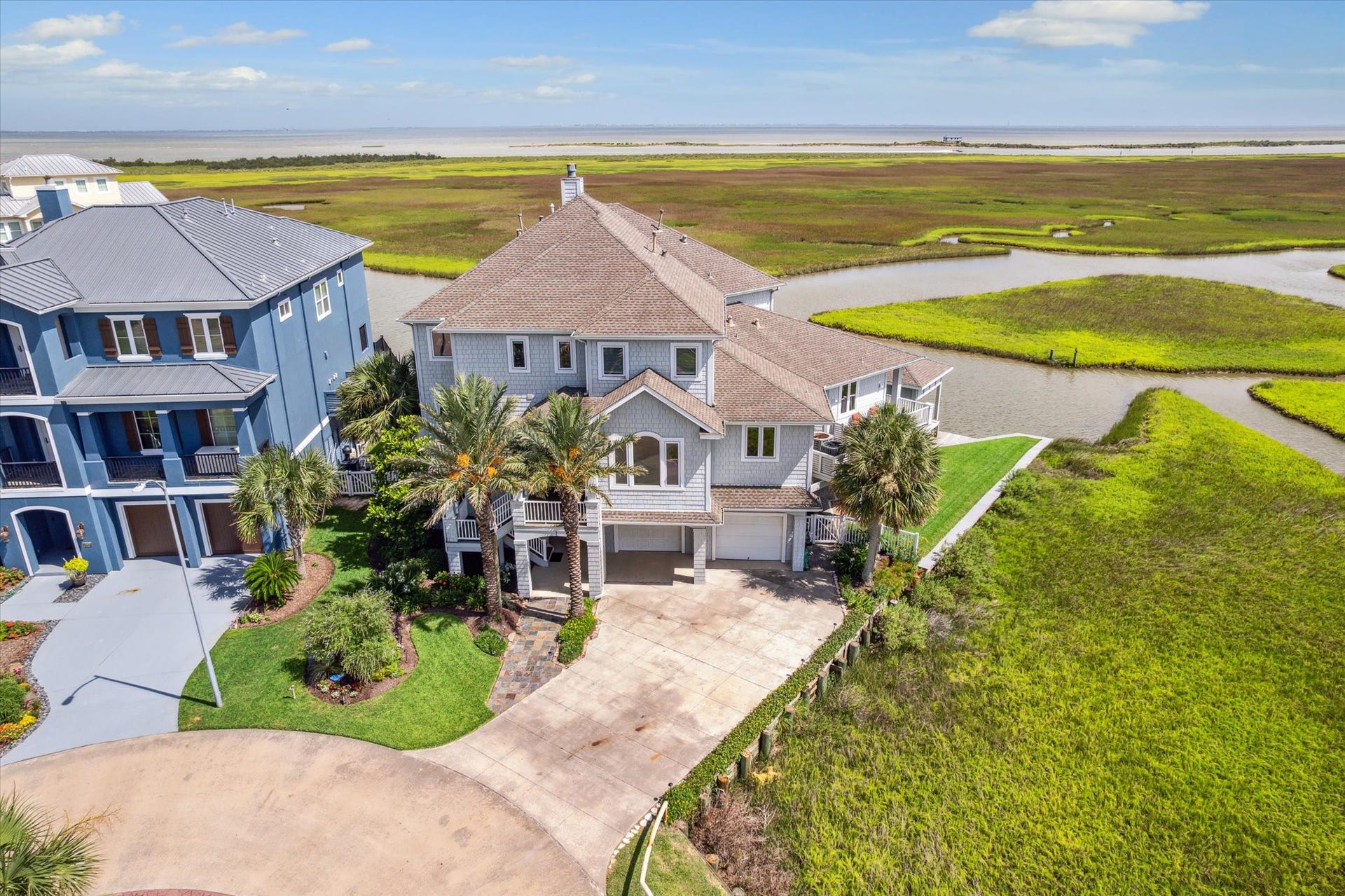 1 Shell Key, Hitchcock, TX 77563 A true boaters paradise, this unique property features a private dock and ample space for waterfront enjoyment, while the wraparound shoreline creates the ultimate setting for relaxed coastal living or entertaining
