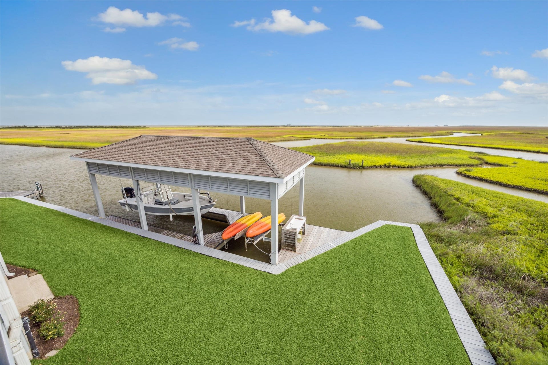 1 Shell Key, Hitchcock, TX 77563 An exceptional 15x40 boathouse with two boat lifts, featuring new pier framing and premium IPE decking for lasting durability. Adjacent to the boathouse, an 8x20 fishing pier also finished in IPE decking includes an underwater fishing lightperfect for night fishingand a built-in cleaning station. With direct access to the Intracoastal Canal and West Galveston Bay, its a boaters and anglers dream setup