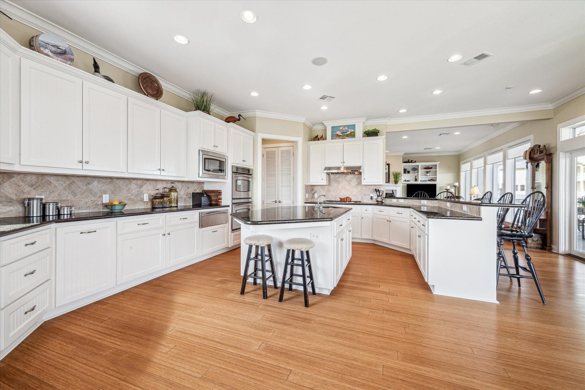 1 Shell Key, Hitchcock, TX 77563 The kitchen is open to the family room, creating a seamless flow for everyday living and entertaining. It features soft-closing cabinets and drawers, undercabinet lighting for added ambiance and functionality, and a spacious walk-in pantry that offers ample storage