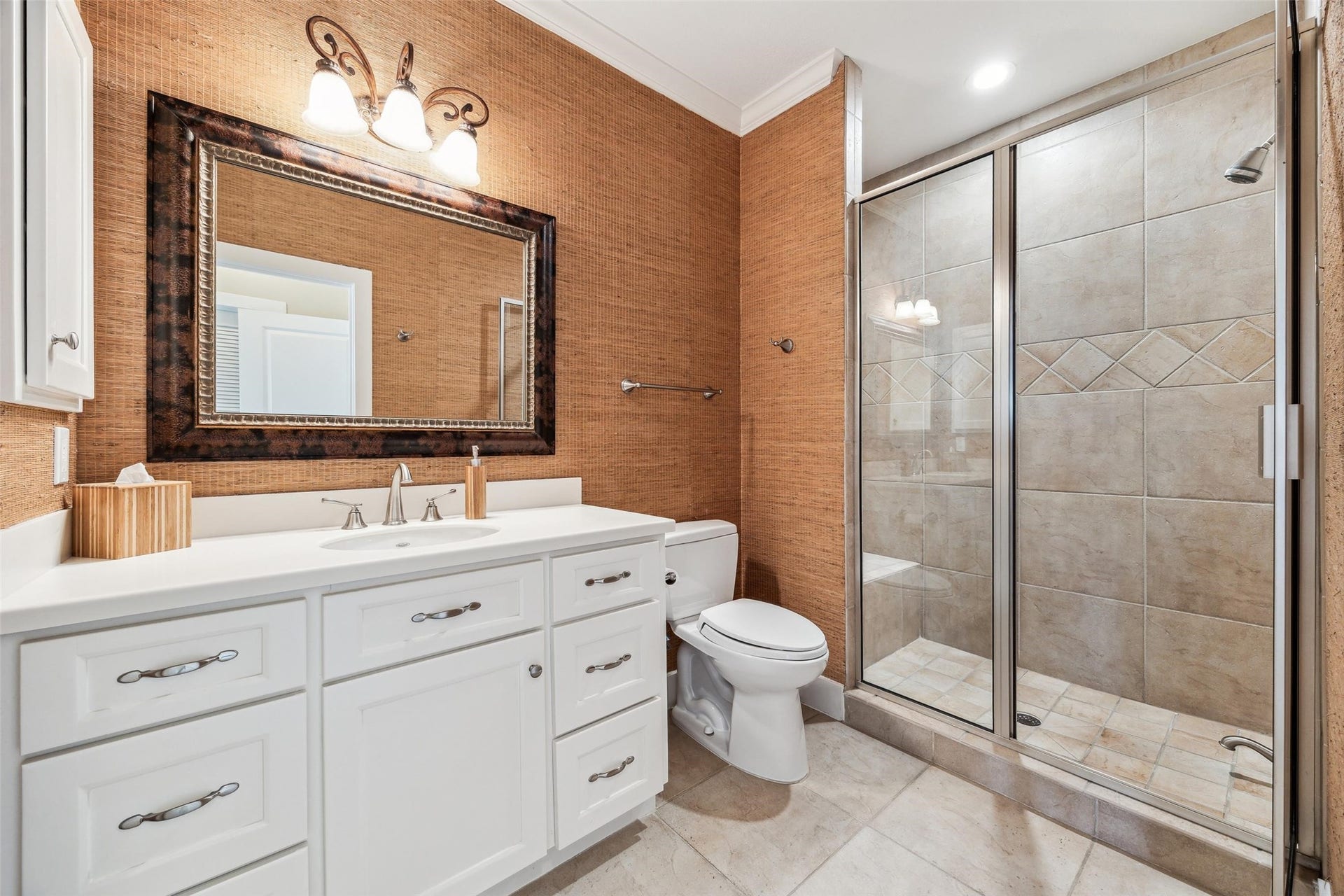 1 Shell Key, Hitchcock, TX 77563 2nd primary bedroom full bath with shower