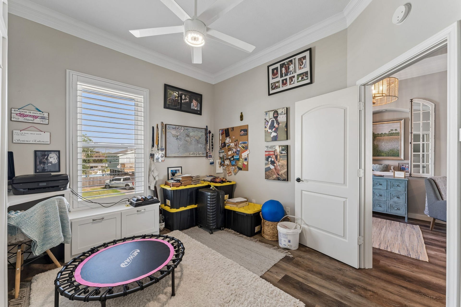 1623 Dick Bay Drive, San Leon, TX 77539 Versatile secondary bedroom offers a built in window seat and space for work, hobbies, or guests. Natural light and thoughtful details make this room adaptable to a variety of needs.