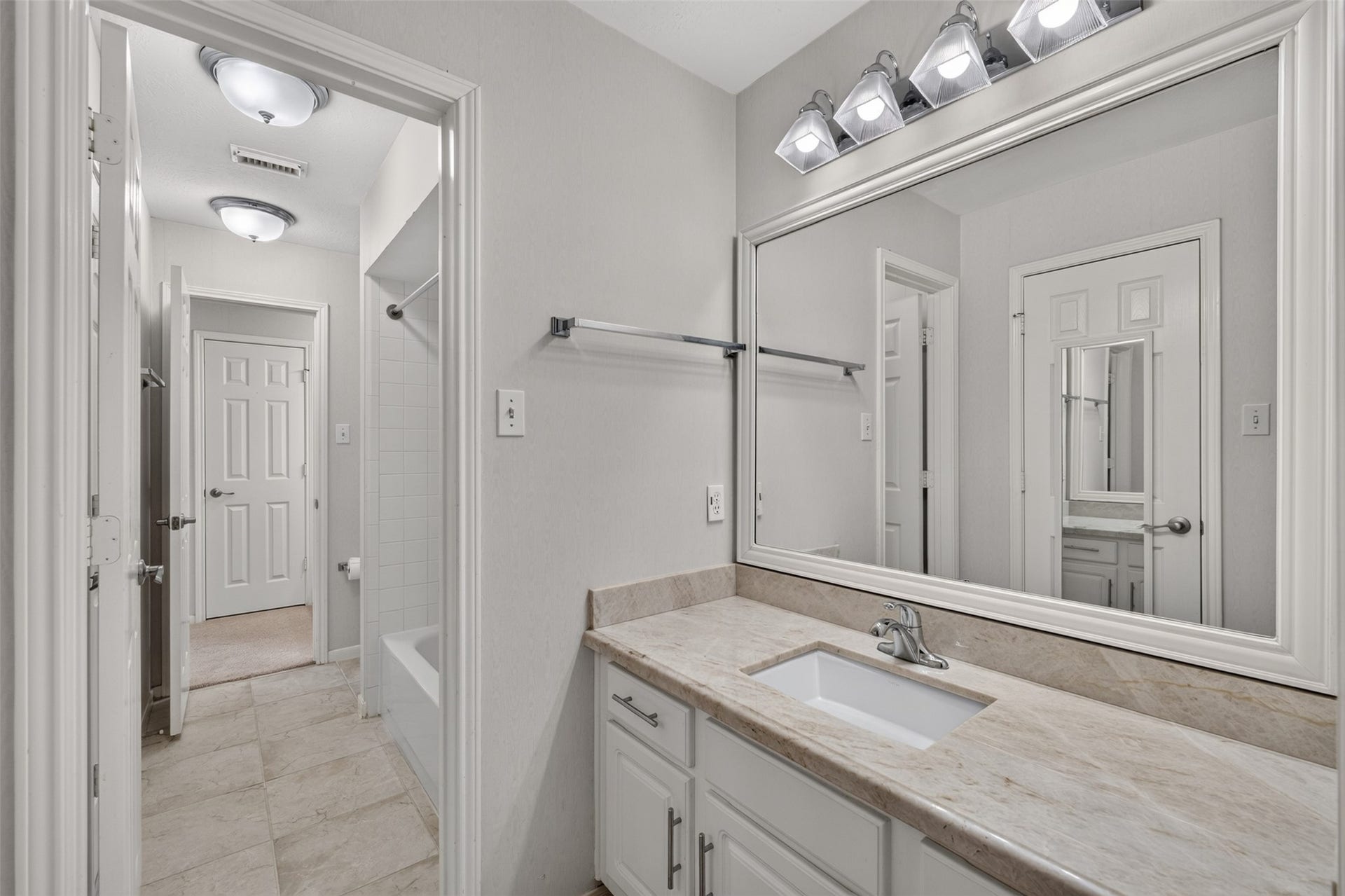 111 Pine Manor Drive, Conroe, TX 77385 111 Pine Manor Drive, Conroe, TX 77385