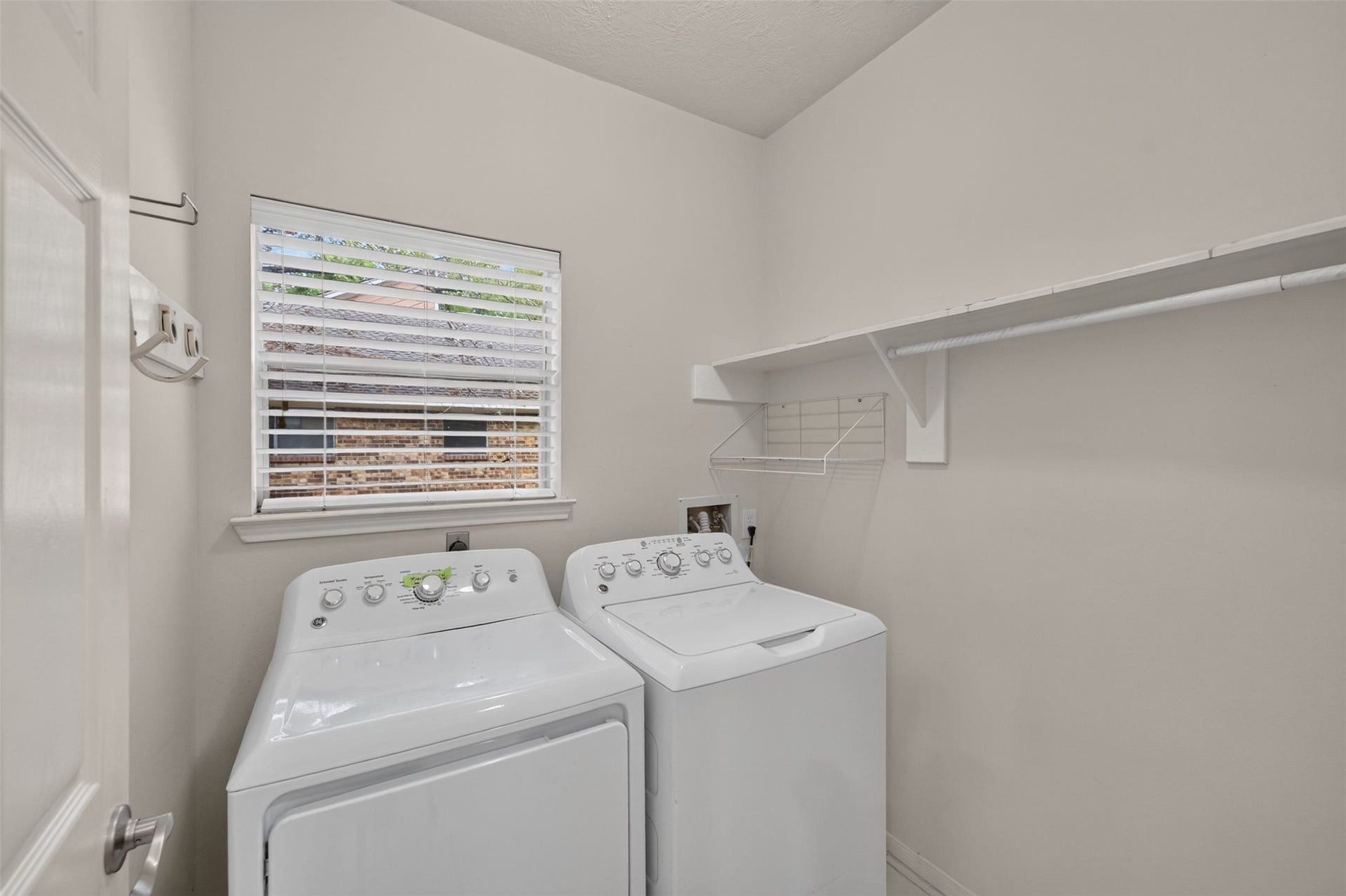 111 Pine Manor Drive, Conroe, TX 77385 111 Pine Manor Drive, Conroe, TX 77385