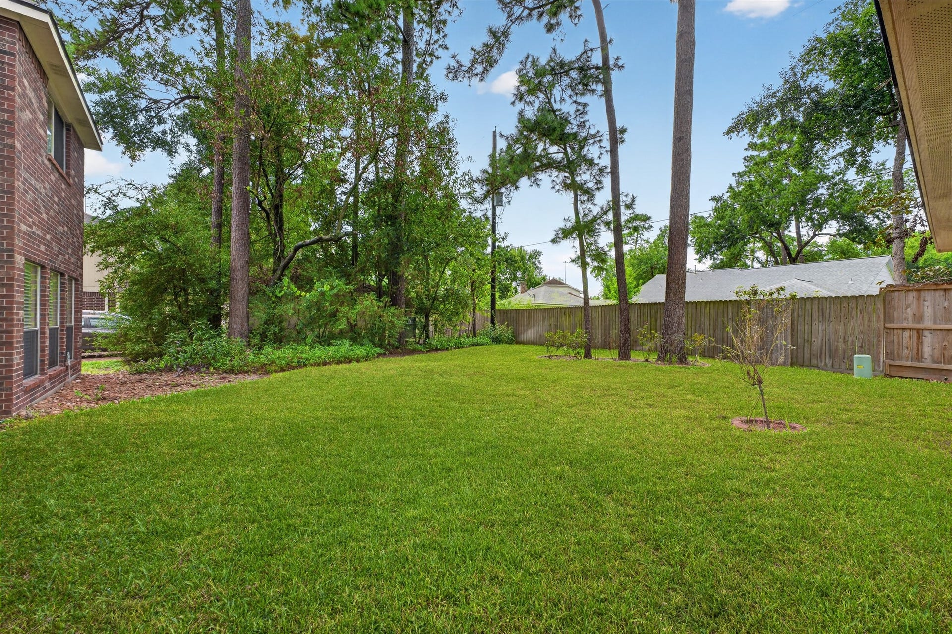 111 Pine Manor Drive, Conroe, TX 77385 111 Pine Manor Drive, Conroe, TX 77385
