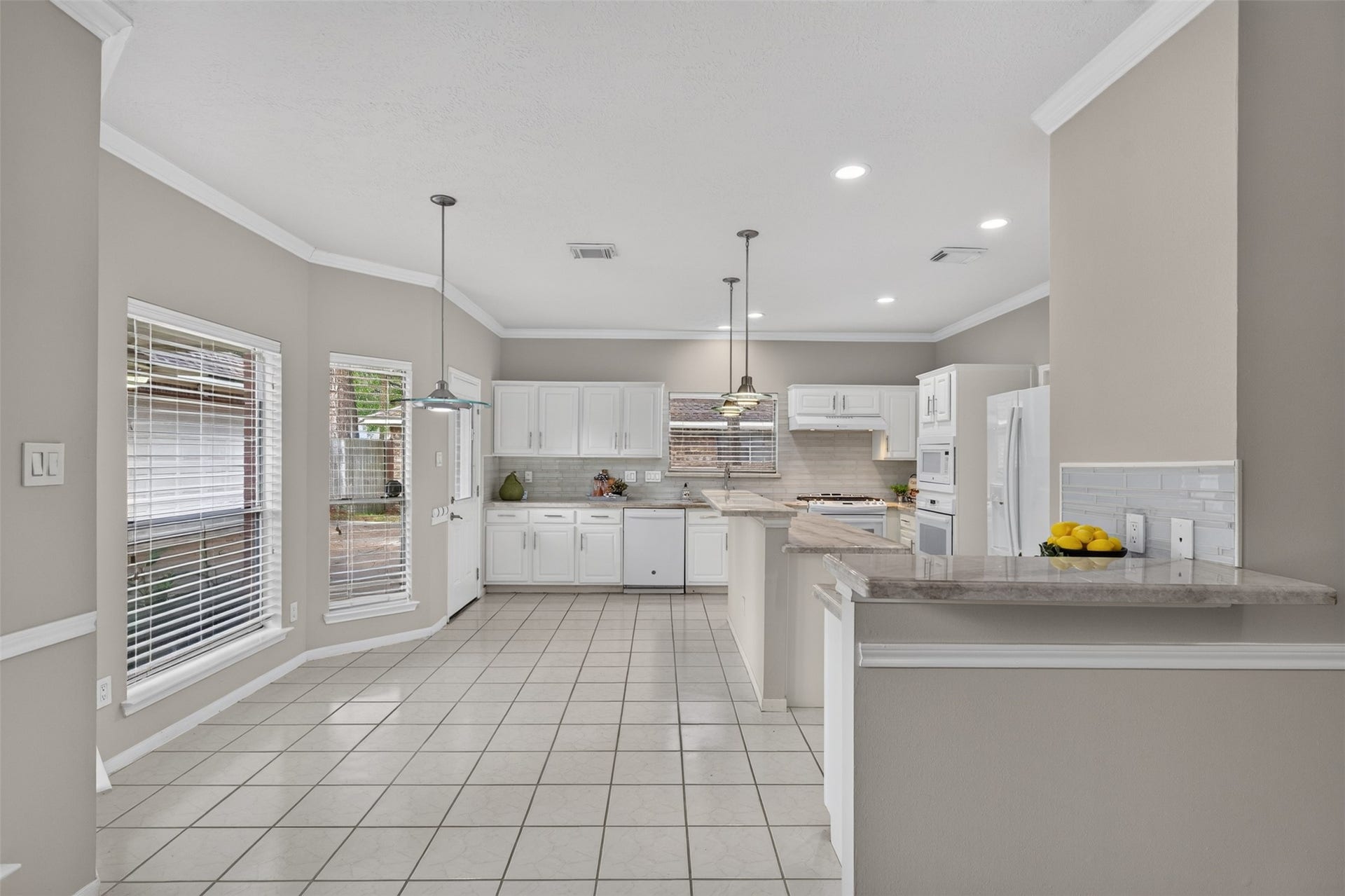 111 Pine Manor Drive, Conroe, TX 77385 111 Pine Manor Drive, Conroe, TX 77385