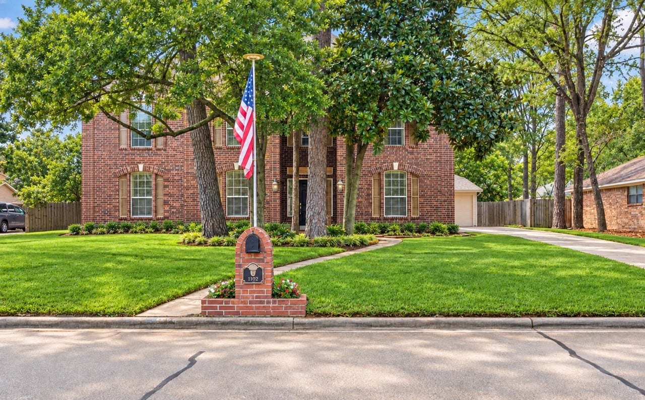 111 Pine Manor Drive, Conroe, TX 77385 111 Pine Manor Drive, Conroe, TX 77385