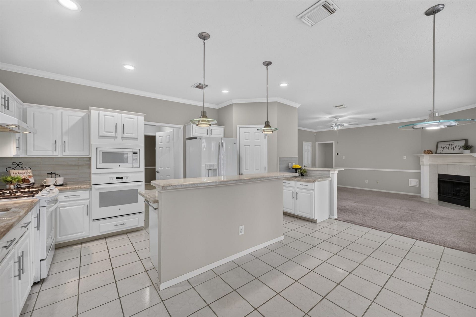 111 Pine Manor Drive, Conroe, TX 77385 111 Pine Manor Drive, Conroe, TX 77385