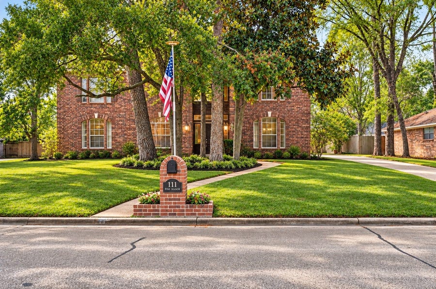 Property photo for 111 Pine Manor Drive, Conroe, TX