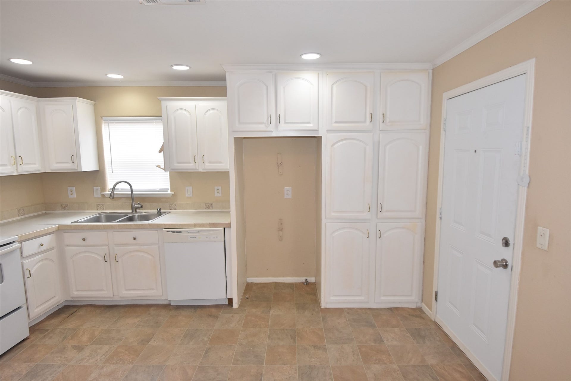 10015 Summerberry Lane, Tomball, TX 77375 10015 Summerberry Lane, Tomball, TX 77375