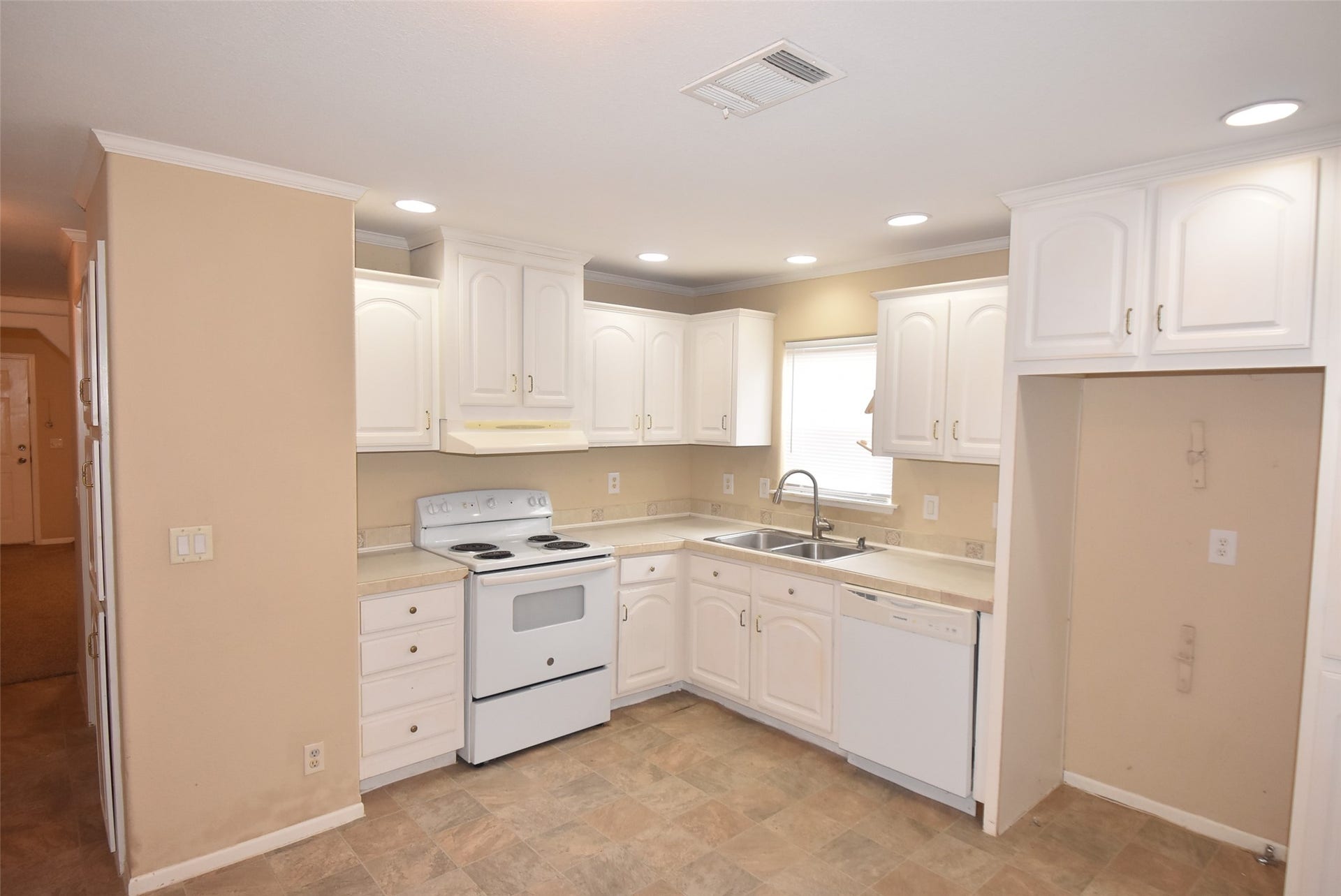 10015 Summerberry Lane, Tomball, TX 77375 10015 Summerberry Lane, Tomball, TX 77375