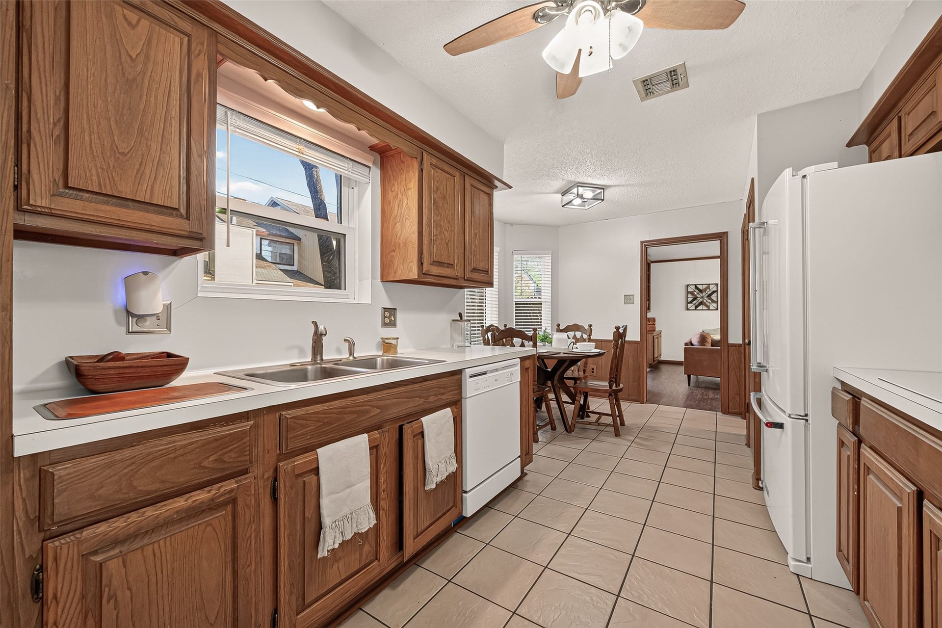9 Arlington Street, Conroe, TX 77301 9 Arlington Street, Conroe, TX 77301