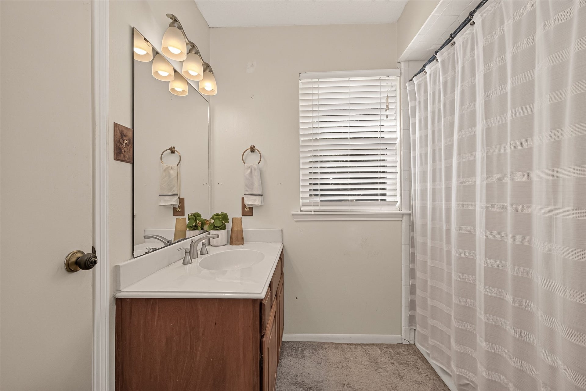9 Arlington Street, Conroe, TX 77301 9 Arlington Street, Conroe, TX 77301