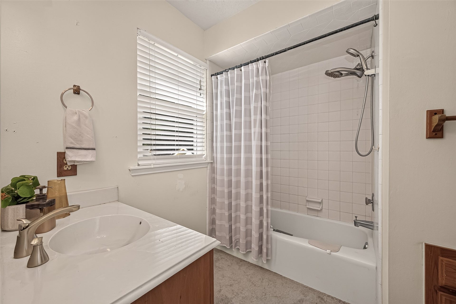 9 Arlington Street, Conroe, TX 77301 9 Arlington Street, Conroe, TX 77301