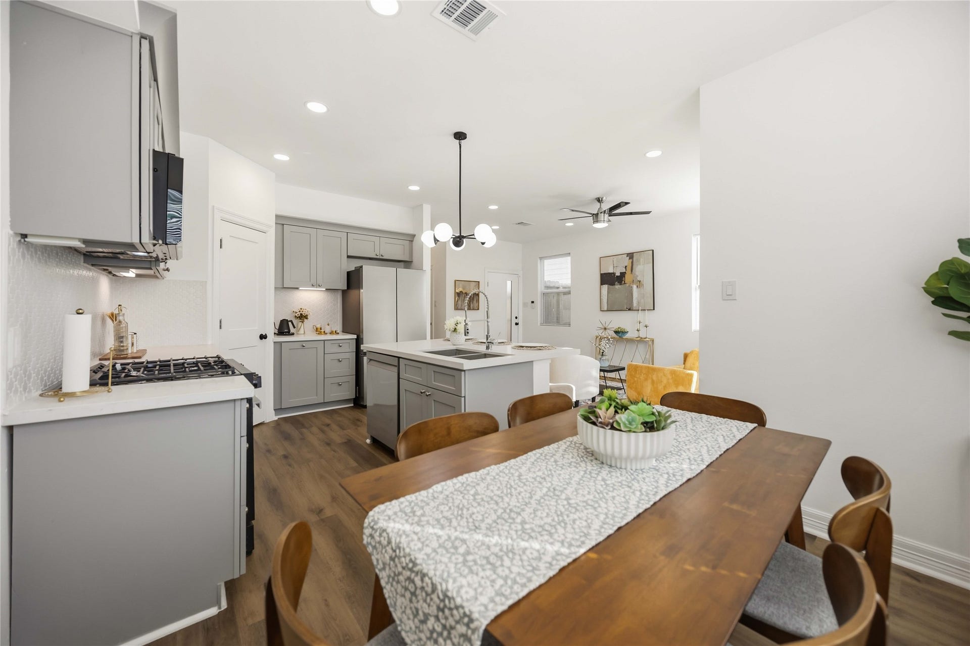 7415 Easter Street, Houston, TX 77088 7415 Easter Street, Houston, TX 77088