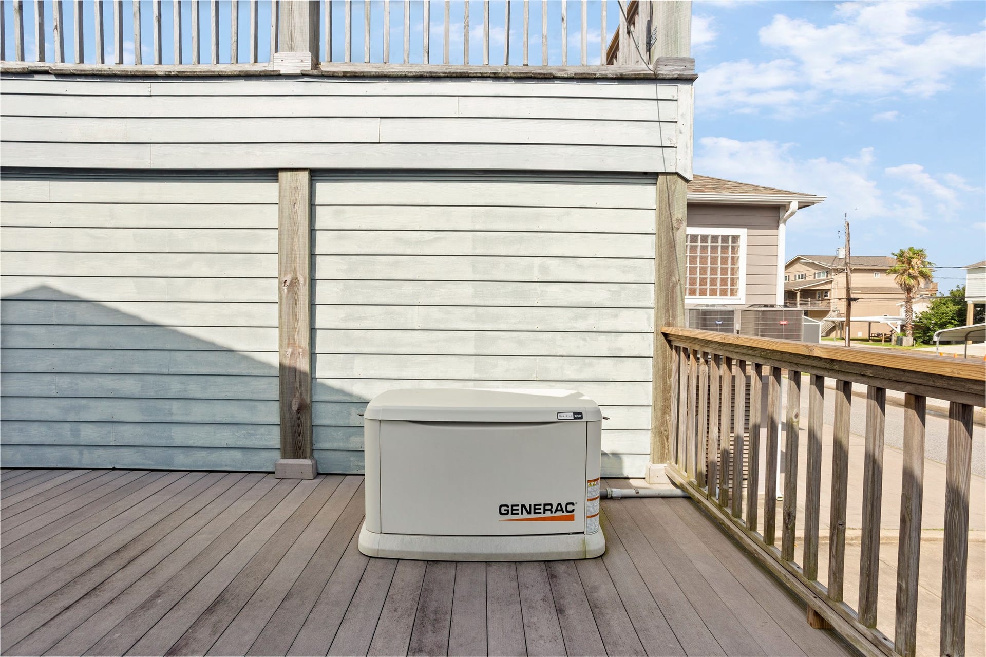 31 Lakeside Drive, Hitchcock, TX 77563 Enjoy uninterrupted power with your own Generac generator.