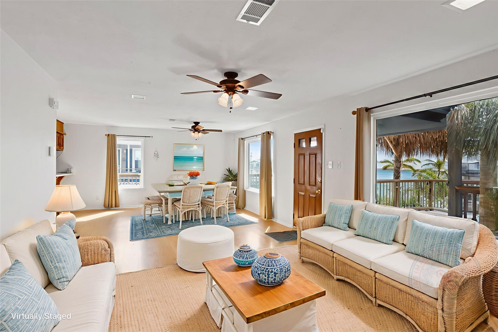 31 Lakeside Drive, Hitchcock, TX 77563 Experience the potential of this spacious open-plan living area, perfect for both dining and relaxation.