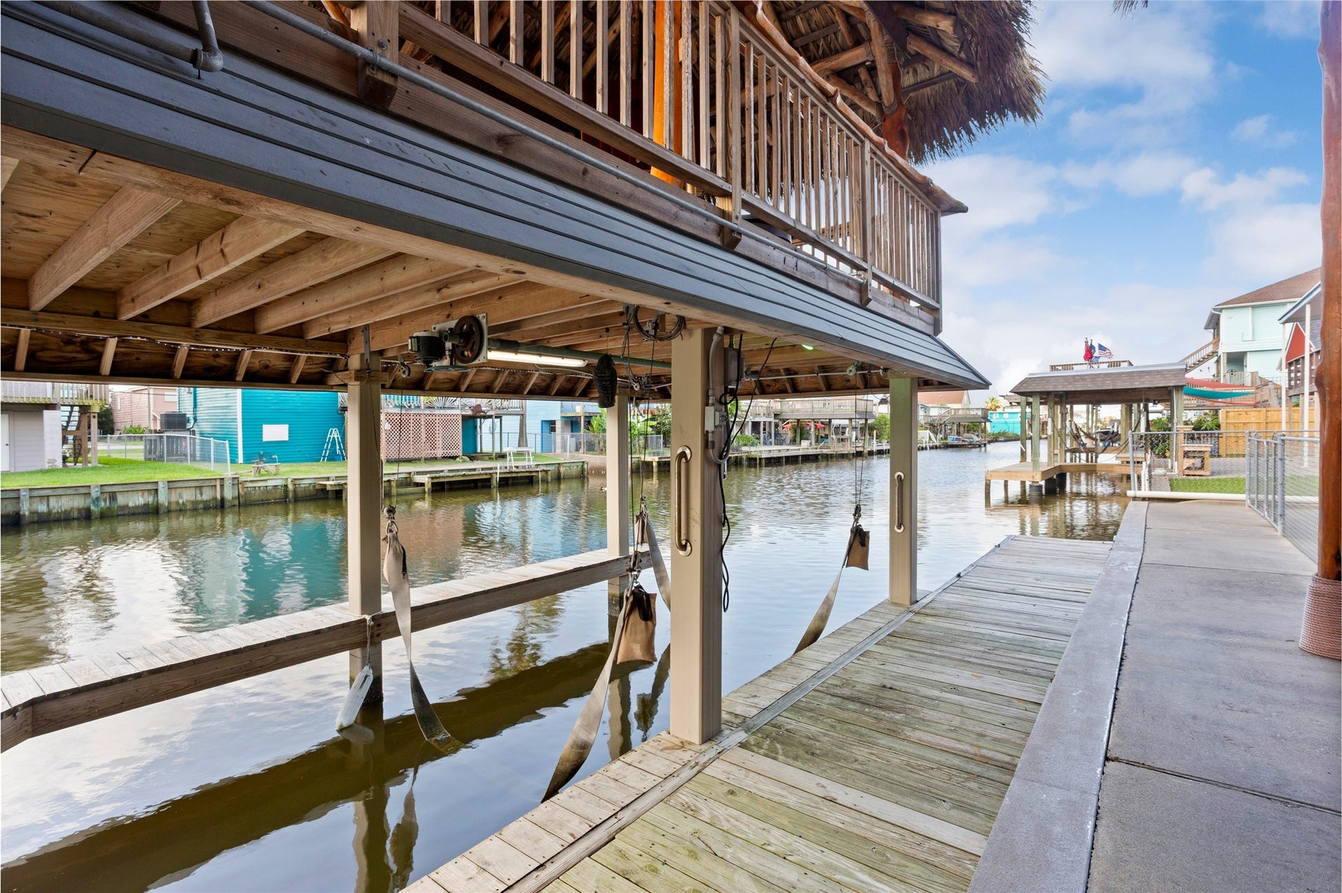 31 Lakeside Drive, Hitchcock, TX 77563 Experience the ultimate waterfront lifestyle, perfect for both everyday living and weekend escapes.