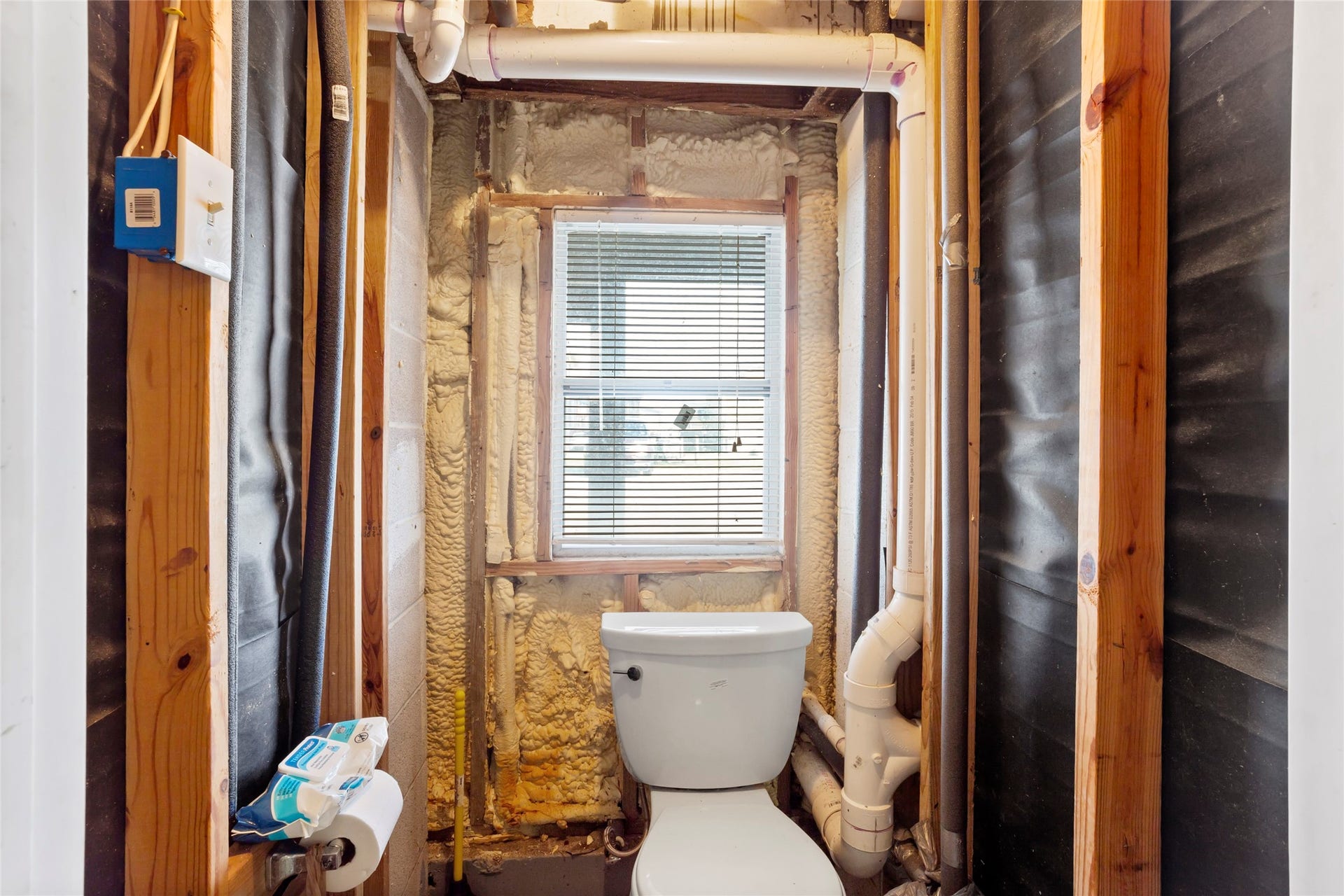 31 Lakeside Drive, Hitchcock, TX 77563 Convenient ground-level bathroom located in the garage for easy access.