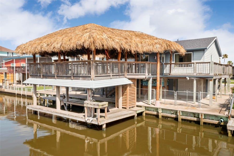 Property photo for 31 Lakeside Drive, Hitchcock, TX