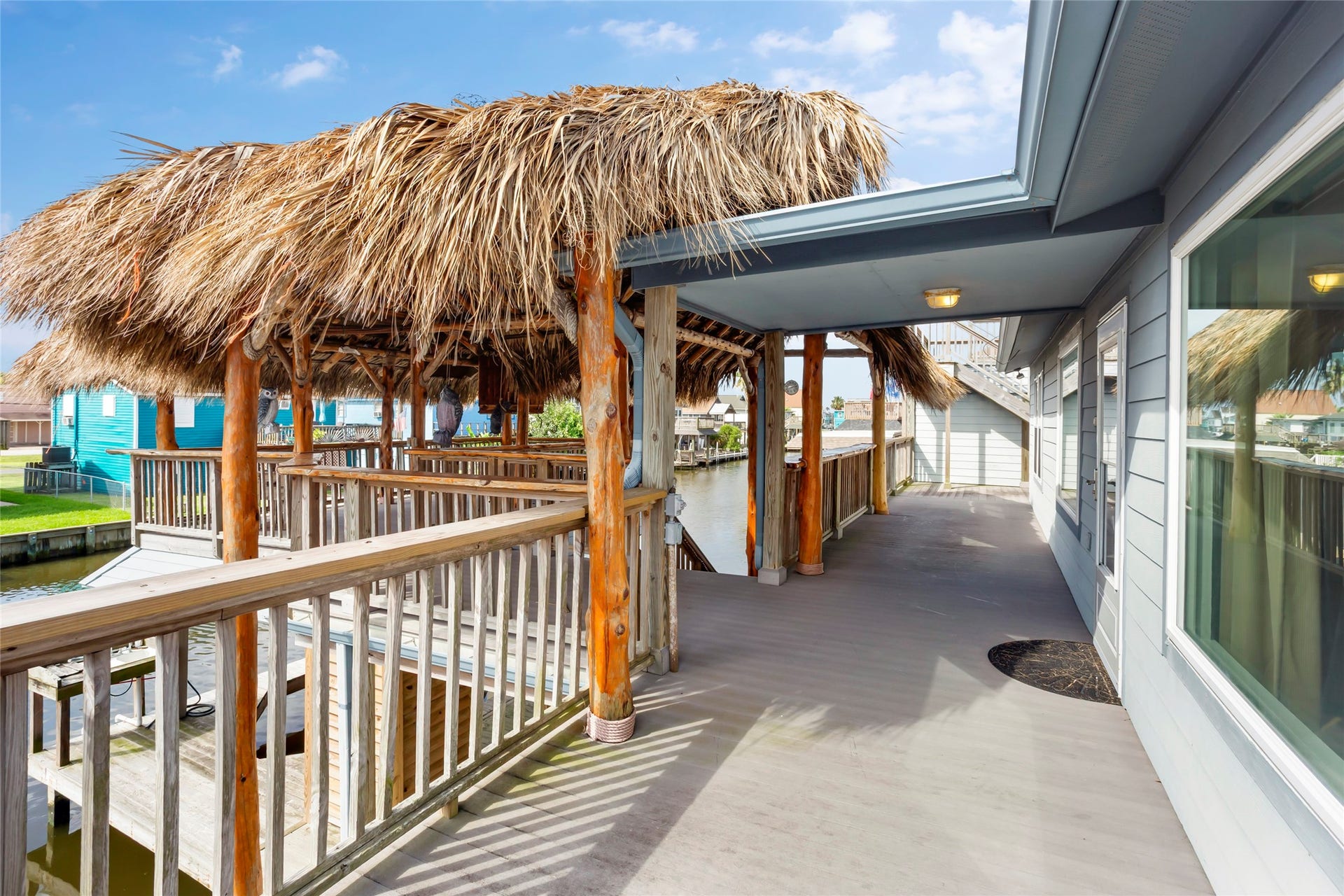 31 Lakeside Drive, Hitchcock, TX 77563 Experience serene waterfront living in your new home.