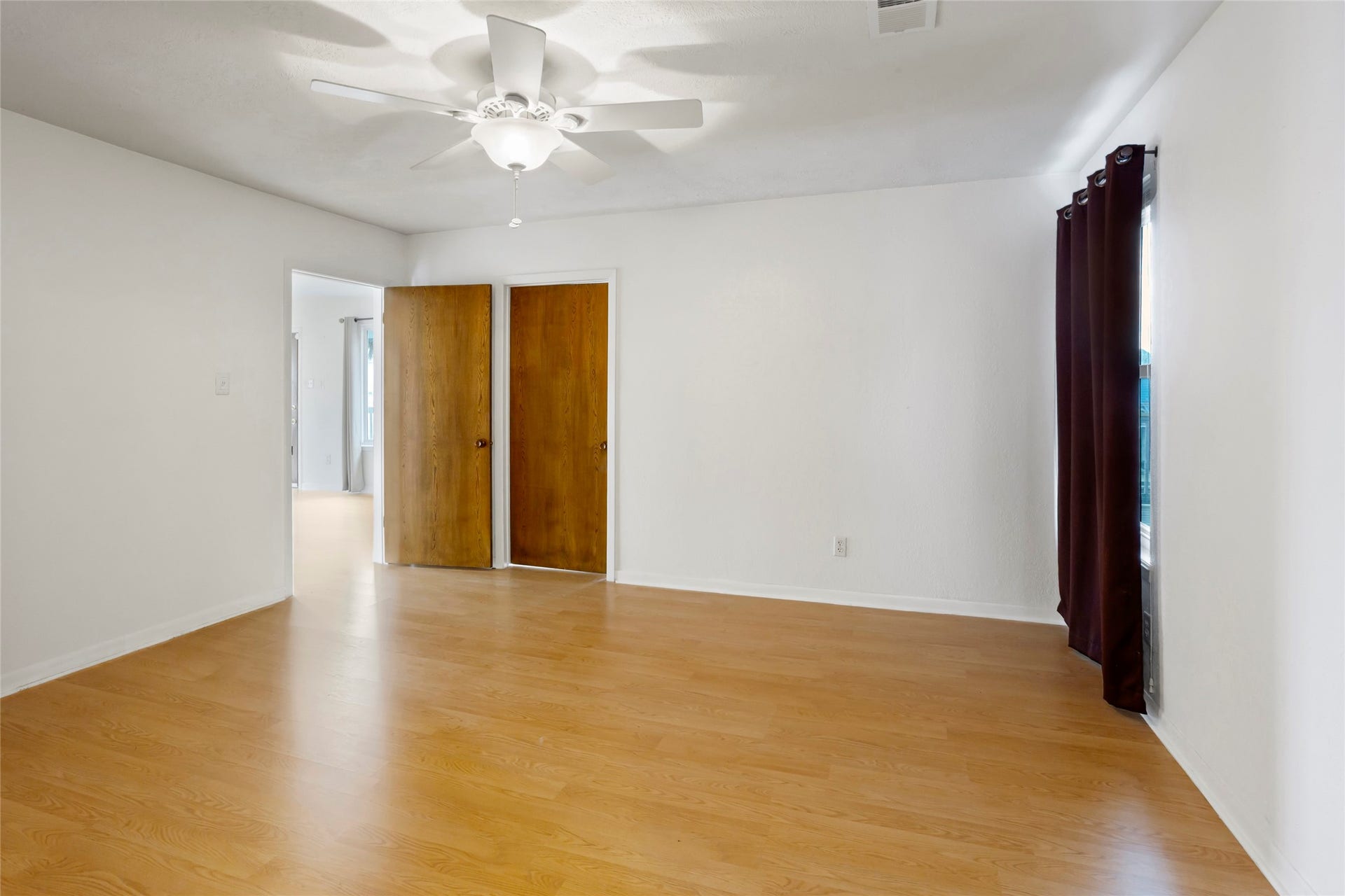 31 Lakeside Drive, Hitchcock, TX 77563 31 Lakeside Drive, Hitchcock, TX 77563