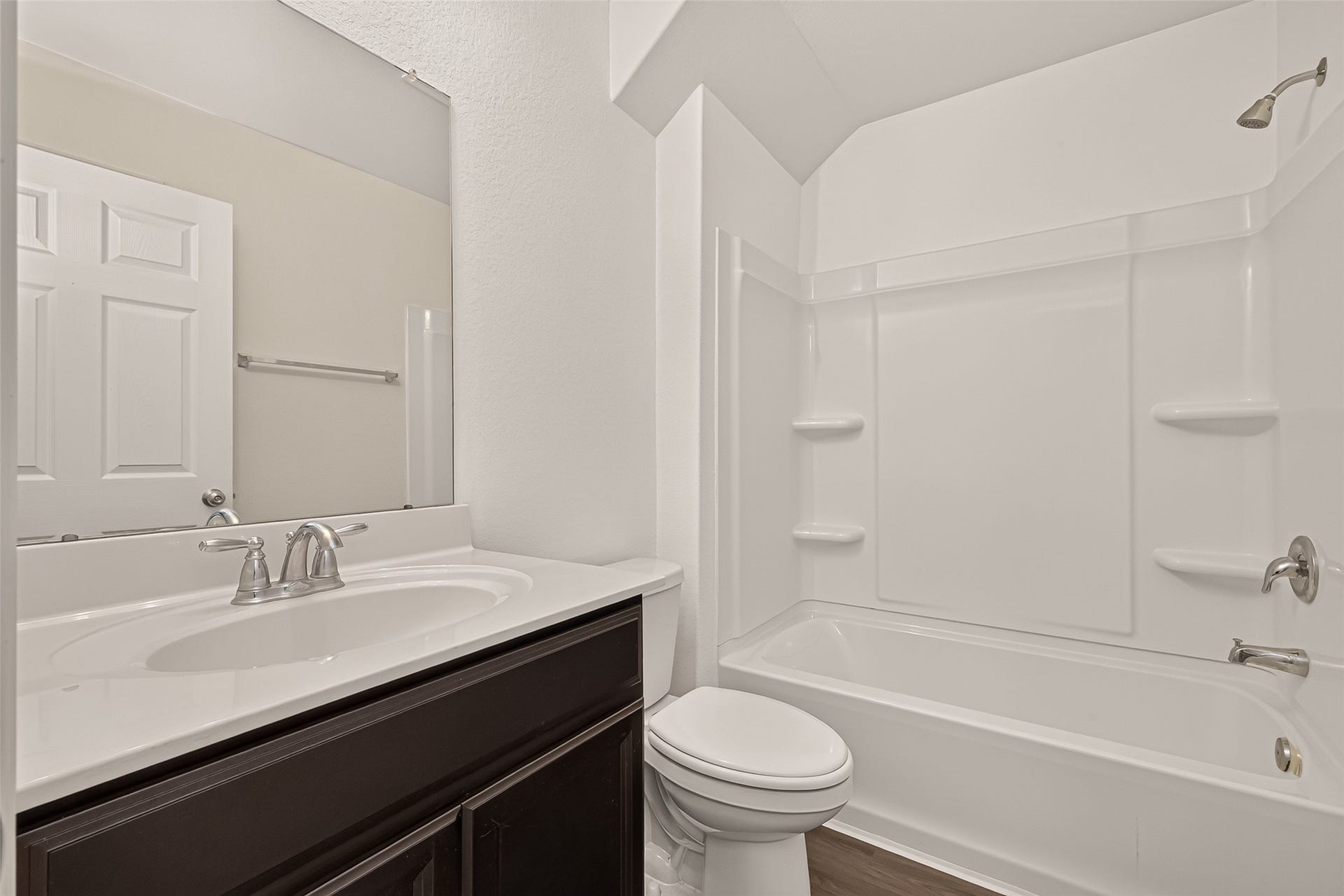 2011 Lost Timbers Drive, Conroe, TX 77304 Convenient first-floor secondary bathroom featuring a practical tub/shower combination, thoughtfully designed for comfort, functionality, and everyday convenience