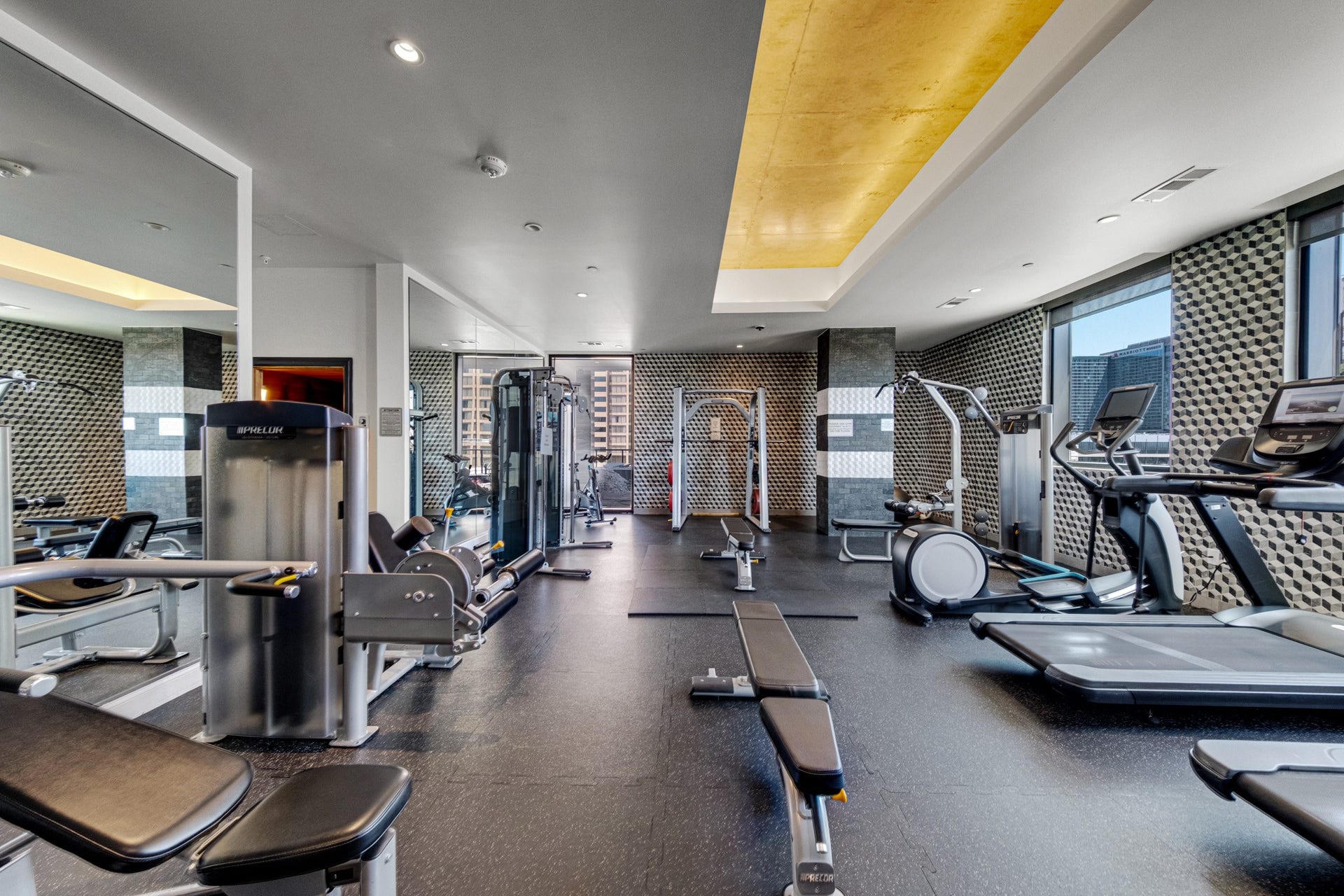 1211 Caroline Street, #1801, Houston, TX 77002 Fully equipped 24-hour fitness
center on the 8th floor with state
of-the-art equipment is a
valuable amenity for fitness
enthusiasts.