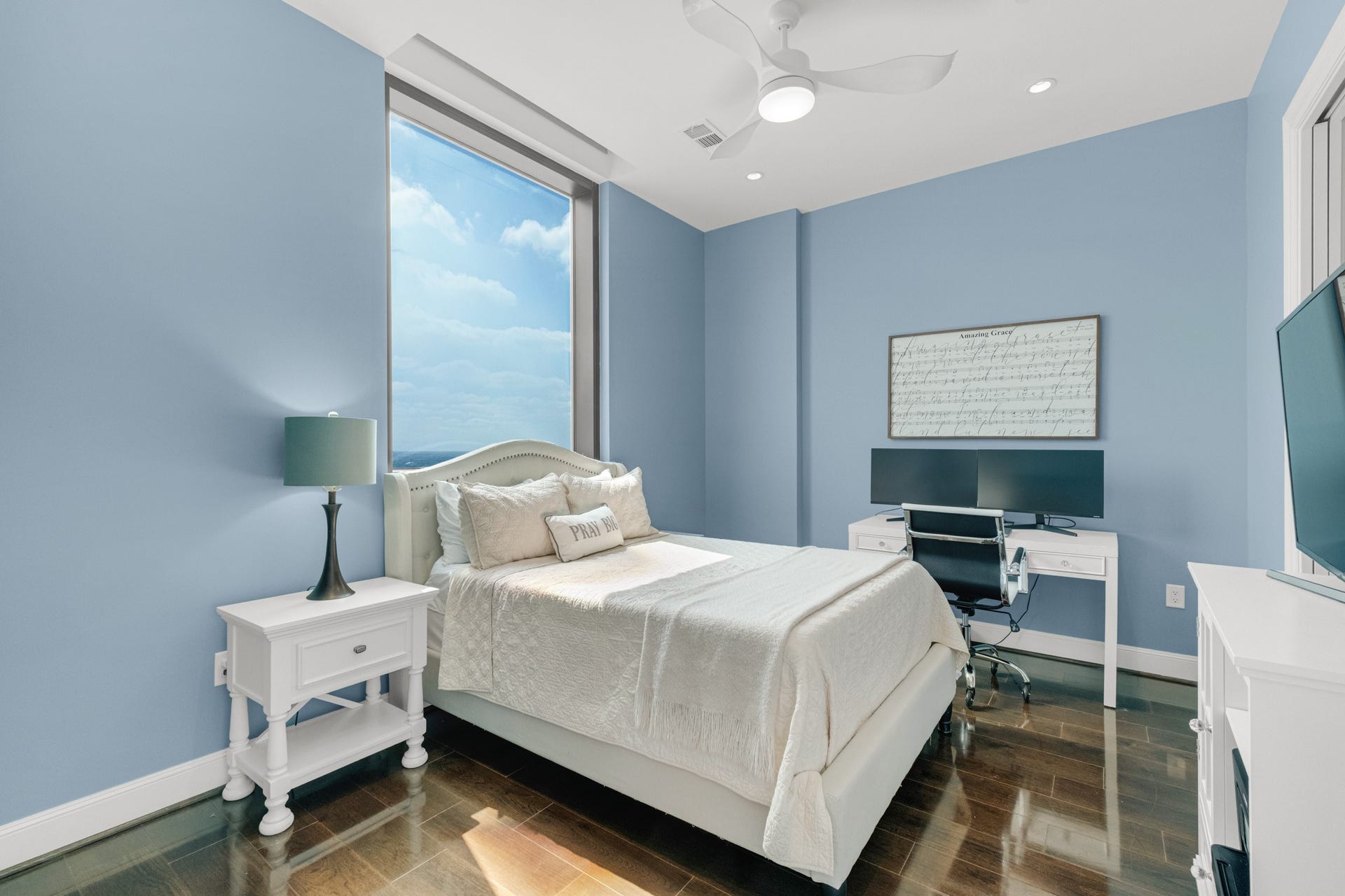 1211 Caroline Street, #1801, Houston, TX 77002 Peaceful bedroom with a large
window framing scenic views
and filling the space with natural
light, complete with remote
controlled roll-down shades for
all-day comfort.