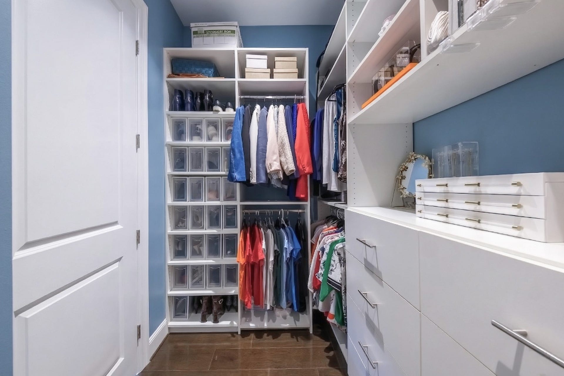 1211 Caroline Street, #1801, Houston, TX 77002 Spacious custom walk-in closet
with extensive built-ins, including
drawers, shelving, and double
hanging rods for maximum
storage. Designed for both
function and style, with
dedicated shoe organization and
display space to keep everything
neatly arranged and easily
accessible.