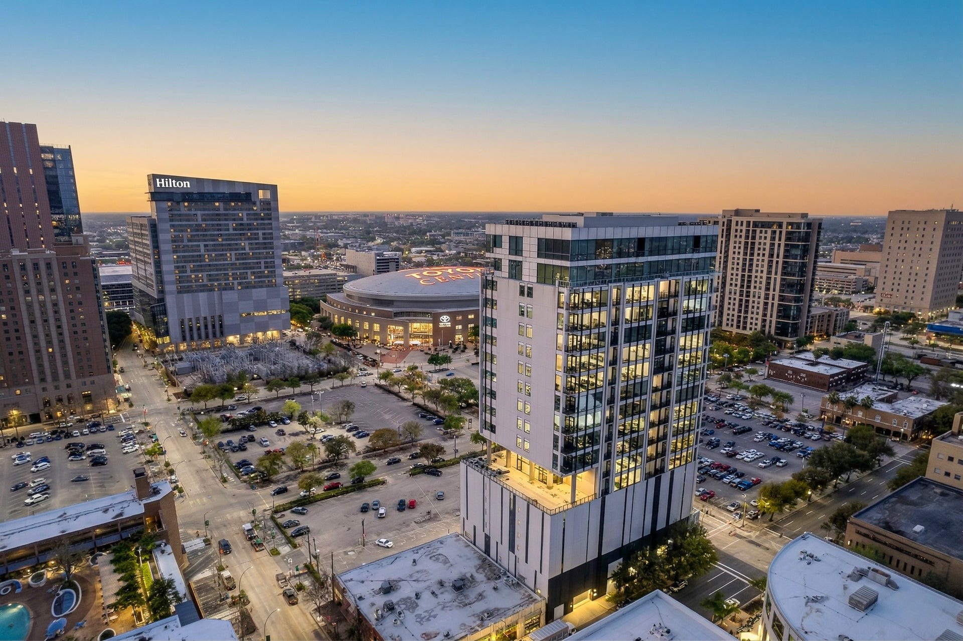 1211 Caroline Street, #1801, Houston, TX 77002 Experience a vibrant urban
lifestyle surrounded by skyline
views and nearby entertainment,
with The Marlowe standing as a
beautiful 20-story residential
tower.
