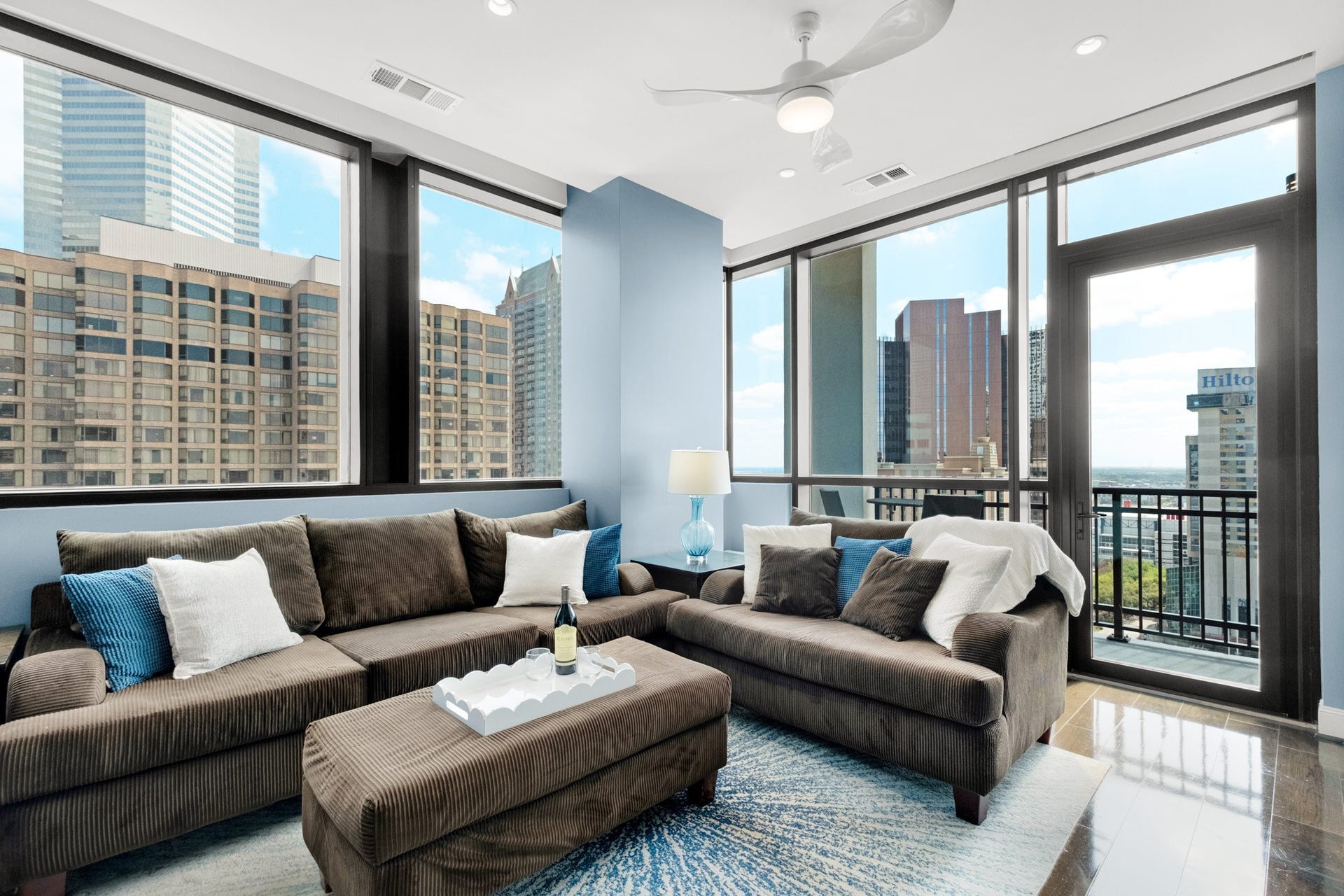 1211 Caroline Street, #1801, Houston, TX 77002 Light-filled living room with
expansive windows and
impressive city views, featuring
remote-controlled electronic
shades for added convenience.