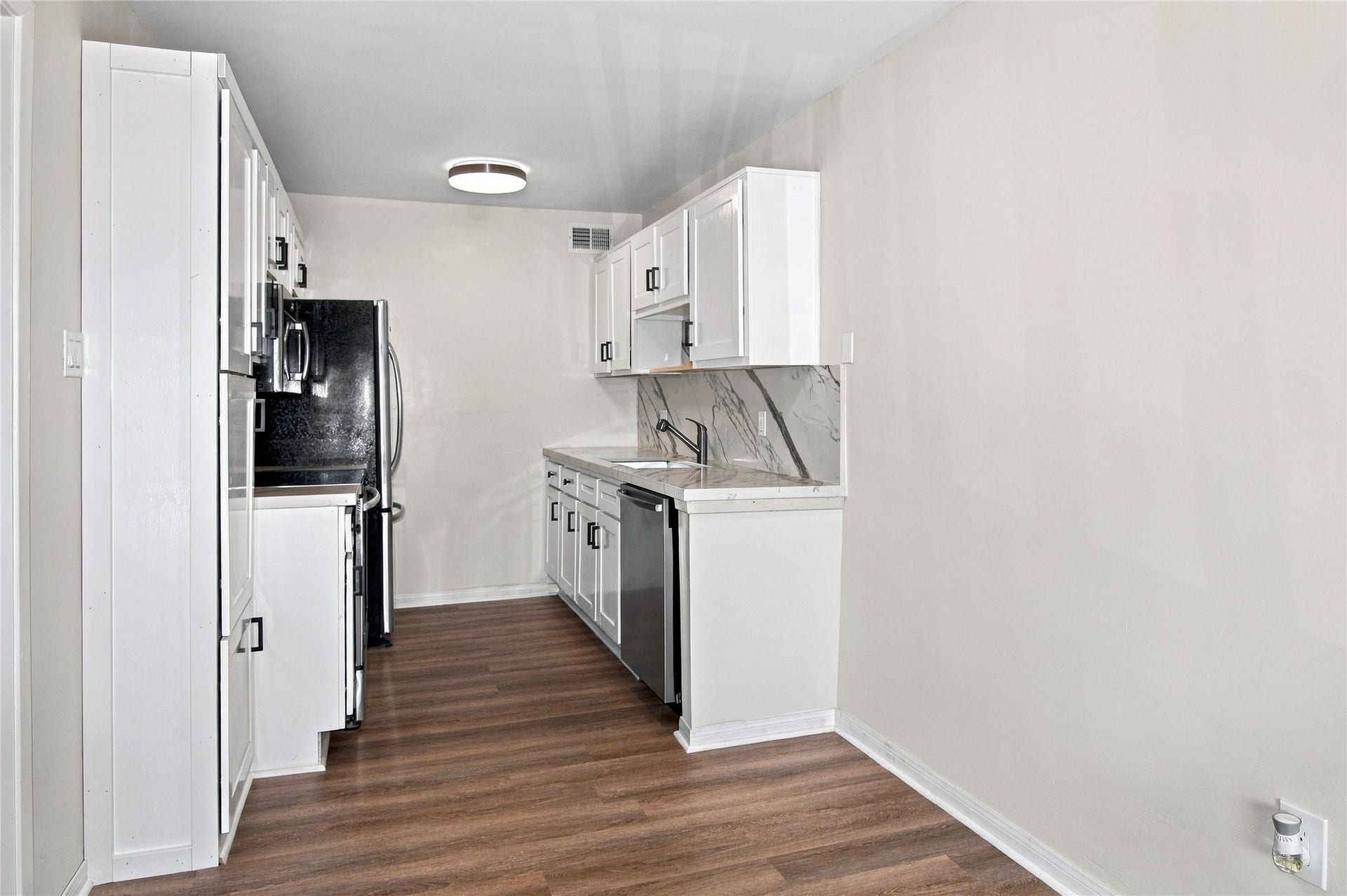 1516 Bay Area Boulevard, #P20, Houston, TX 77058 Kitchen