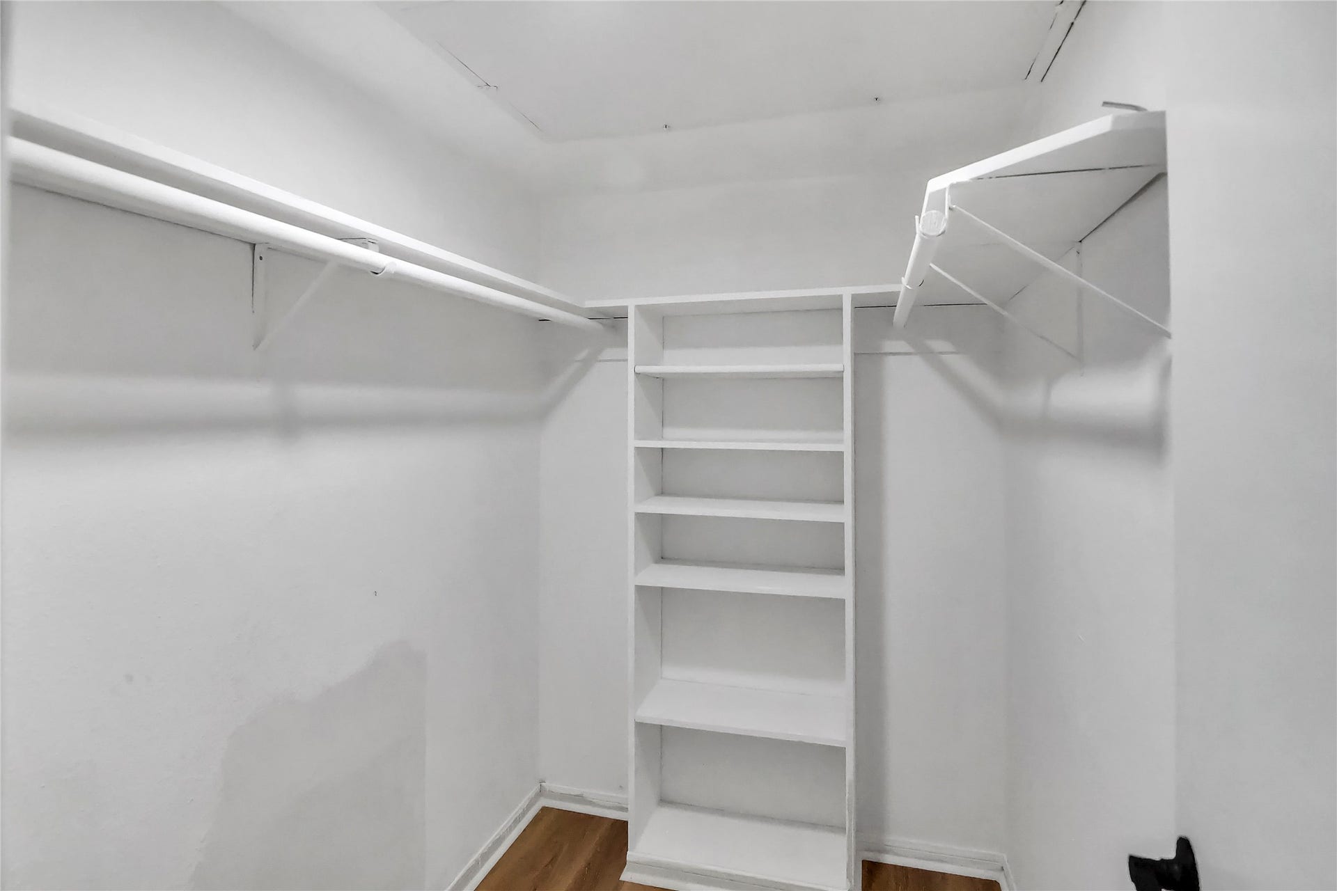 1516 Bay Area Boulevard, #P20, Houston, TX 77058 Walk- in closet