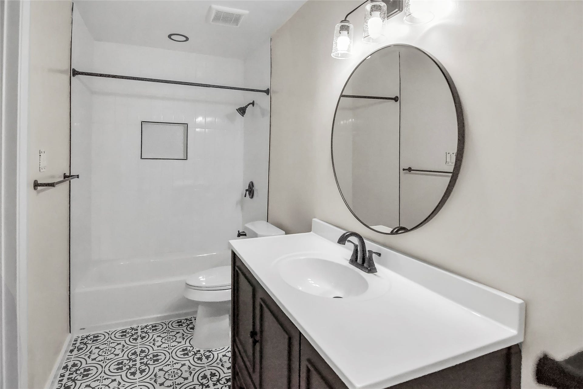 1516 Bay Area Boulevard, #P20, Houston, TX 77058 Bathroom