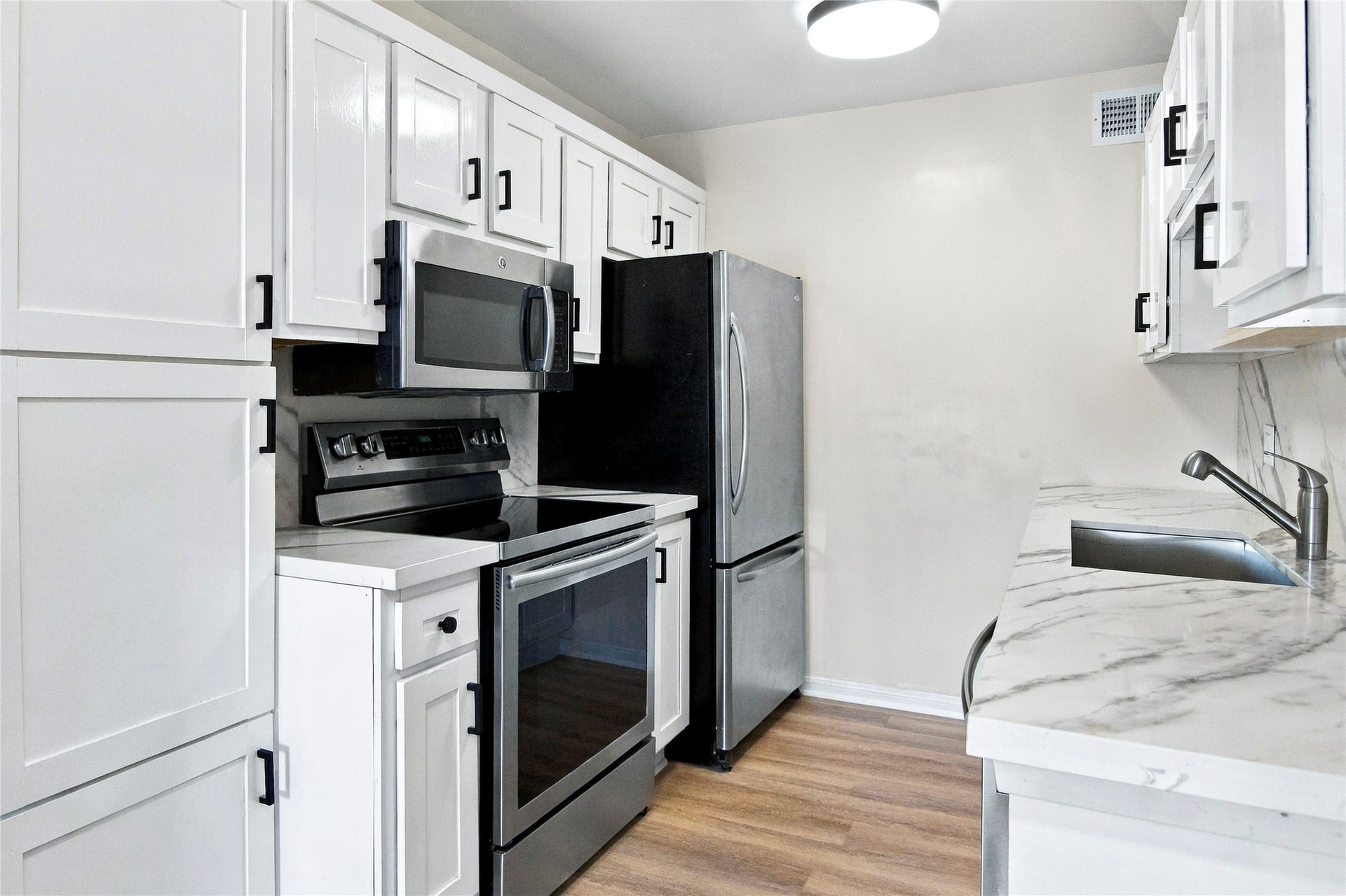 1516 Bay Area Boulevard, #P20, Houston, TX 77058 Kitchen