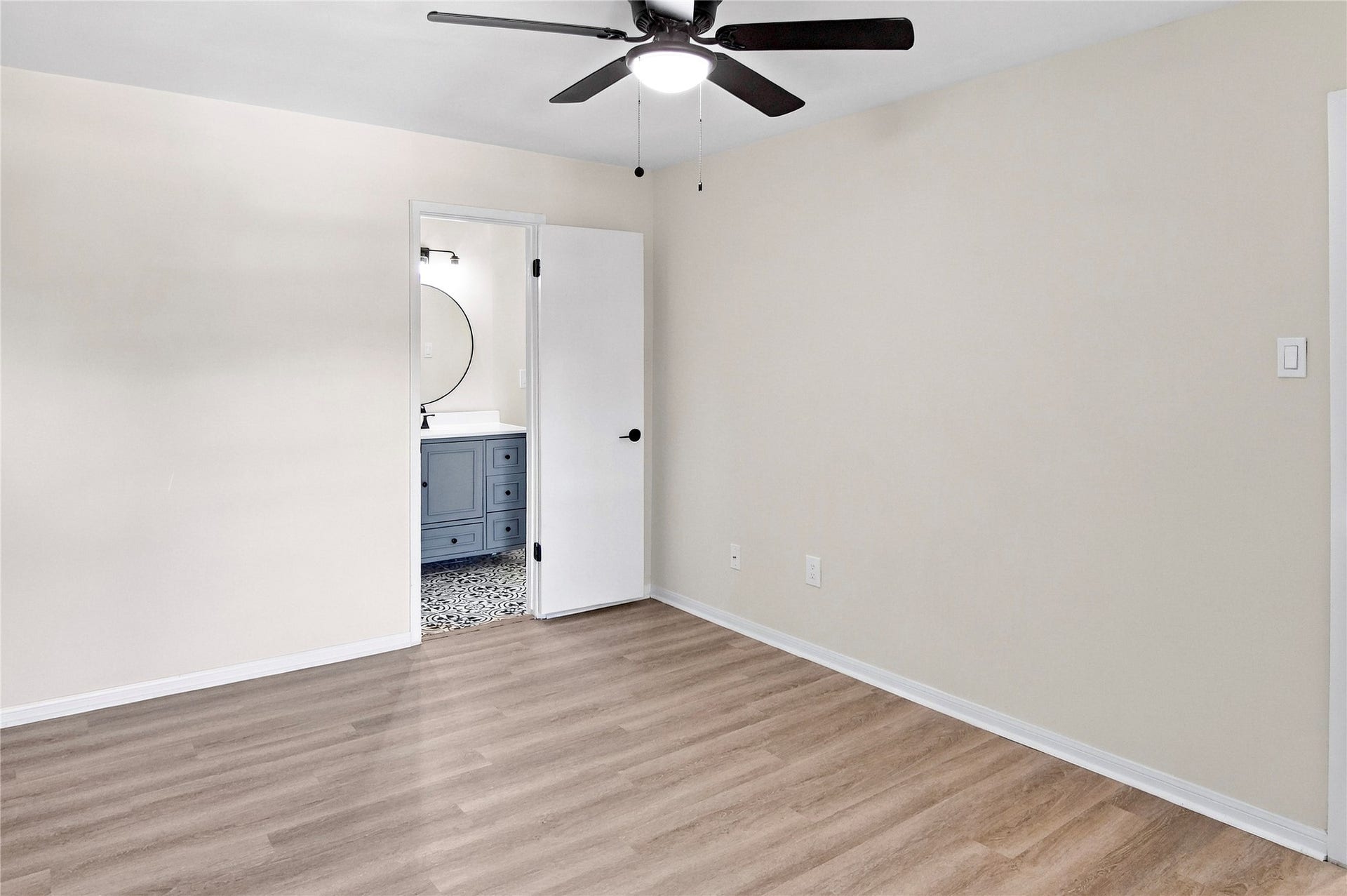 1516 Bay Area Boulevard, #P20, Houston, TX 77058 Bedroom