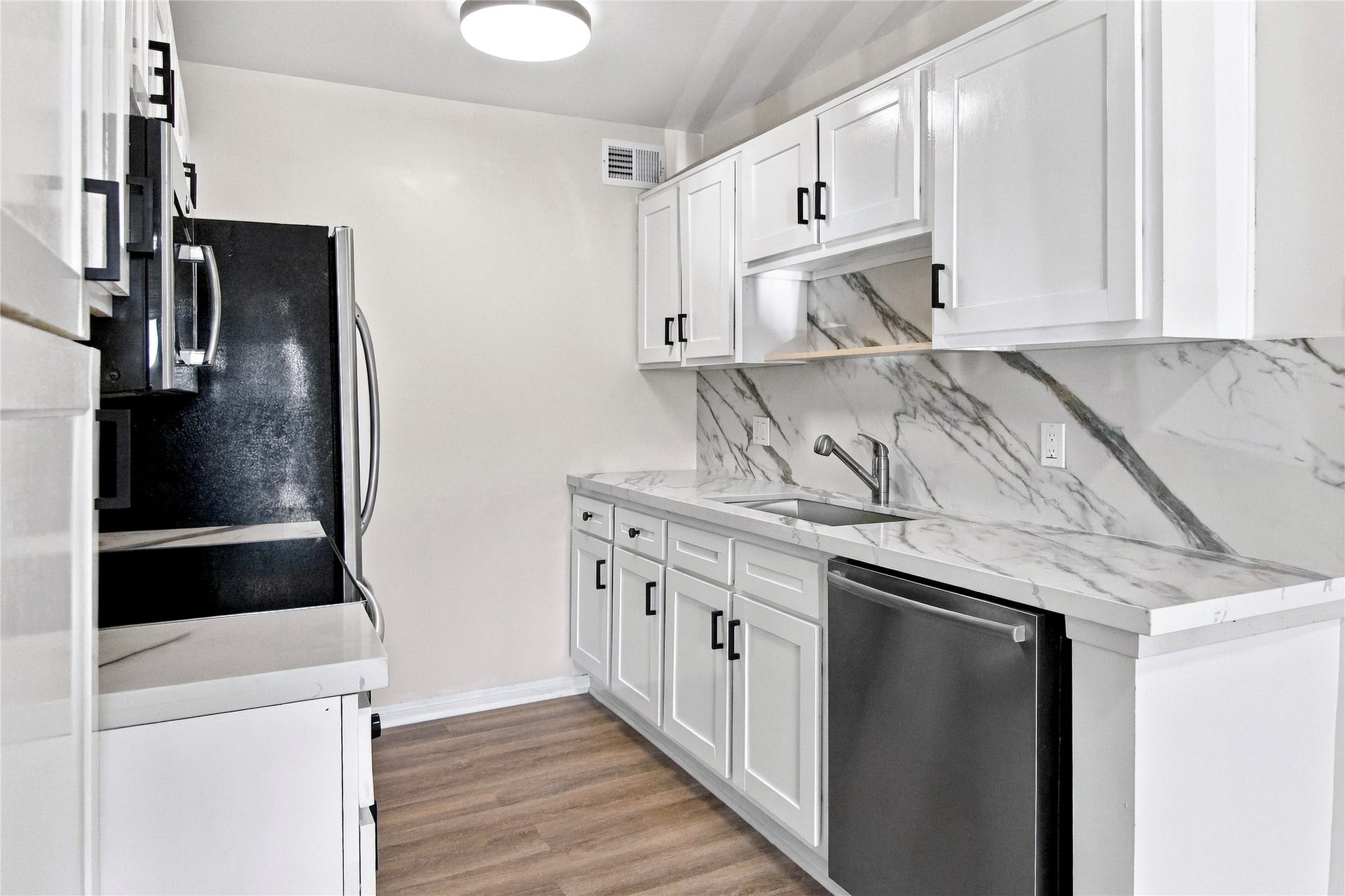1516 Bay Area Boulevard, #P20, Houston, TX 77058 Kitchen