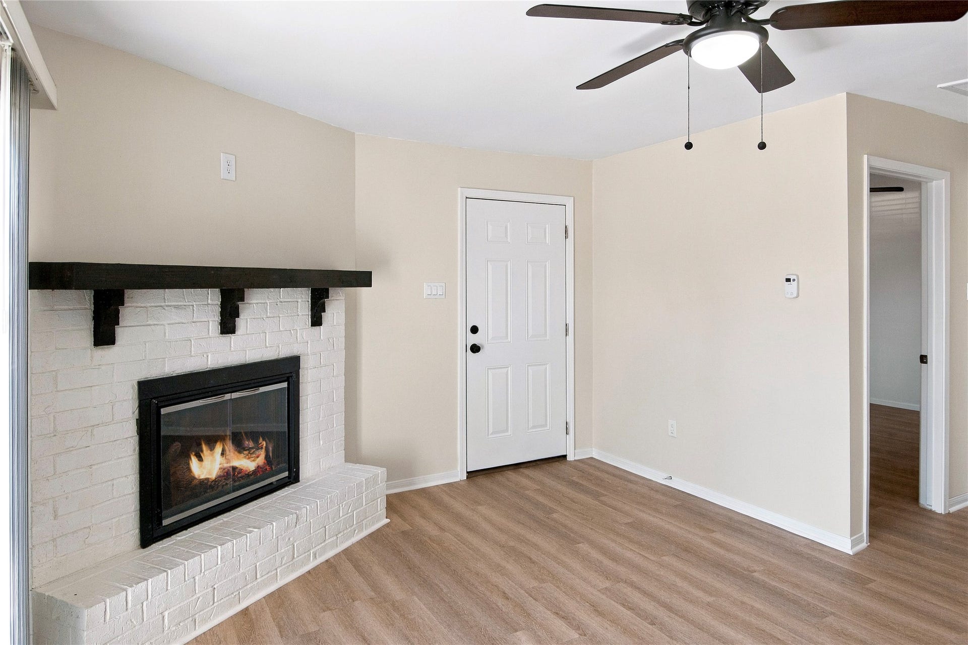 1516 Bay Area Boulevard, #P20, Houston, TX 77058 Living Room