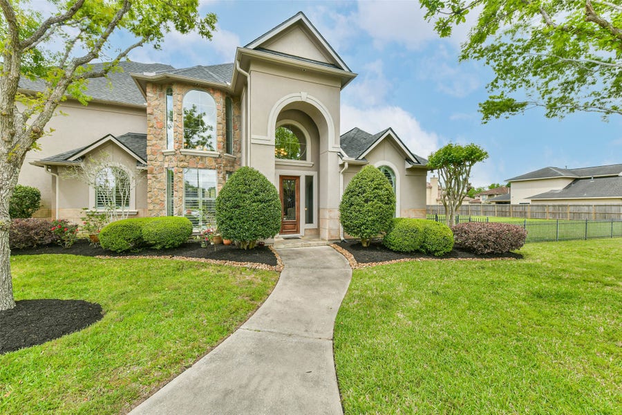 Property photo for 310 Del Monte Drive, Friendswood, TX