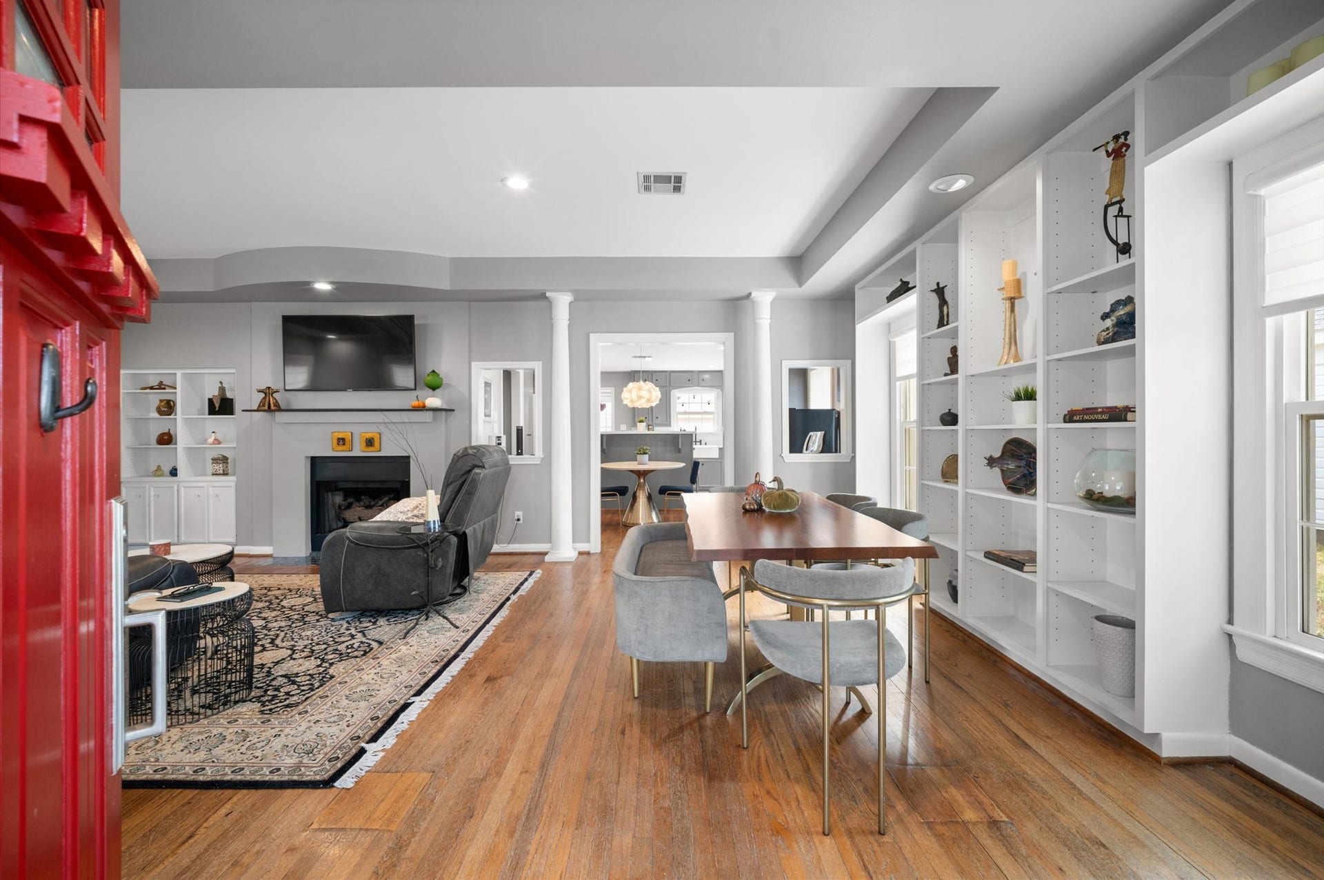 1511 Sue Barnett Drive, Houston, TX 77018 Hardwood floors have been refinshed throughout the house since this photo,