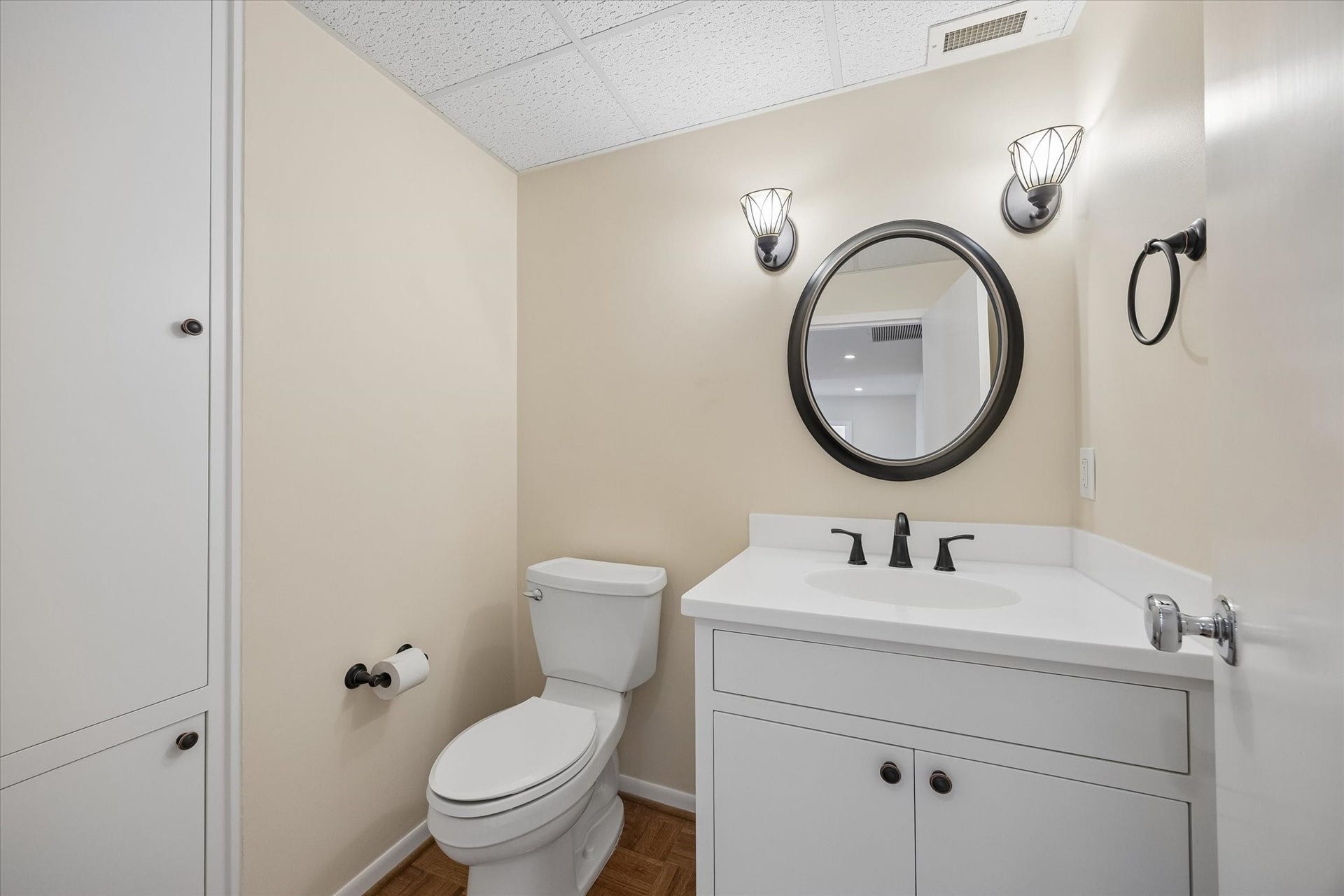 2929 Buffalo Speedway, #A303, Houston, TX 77098 Convenient Half Bath