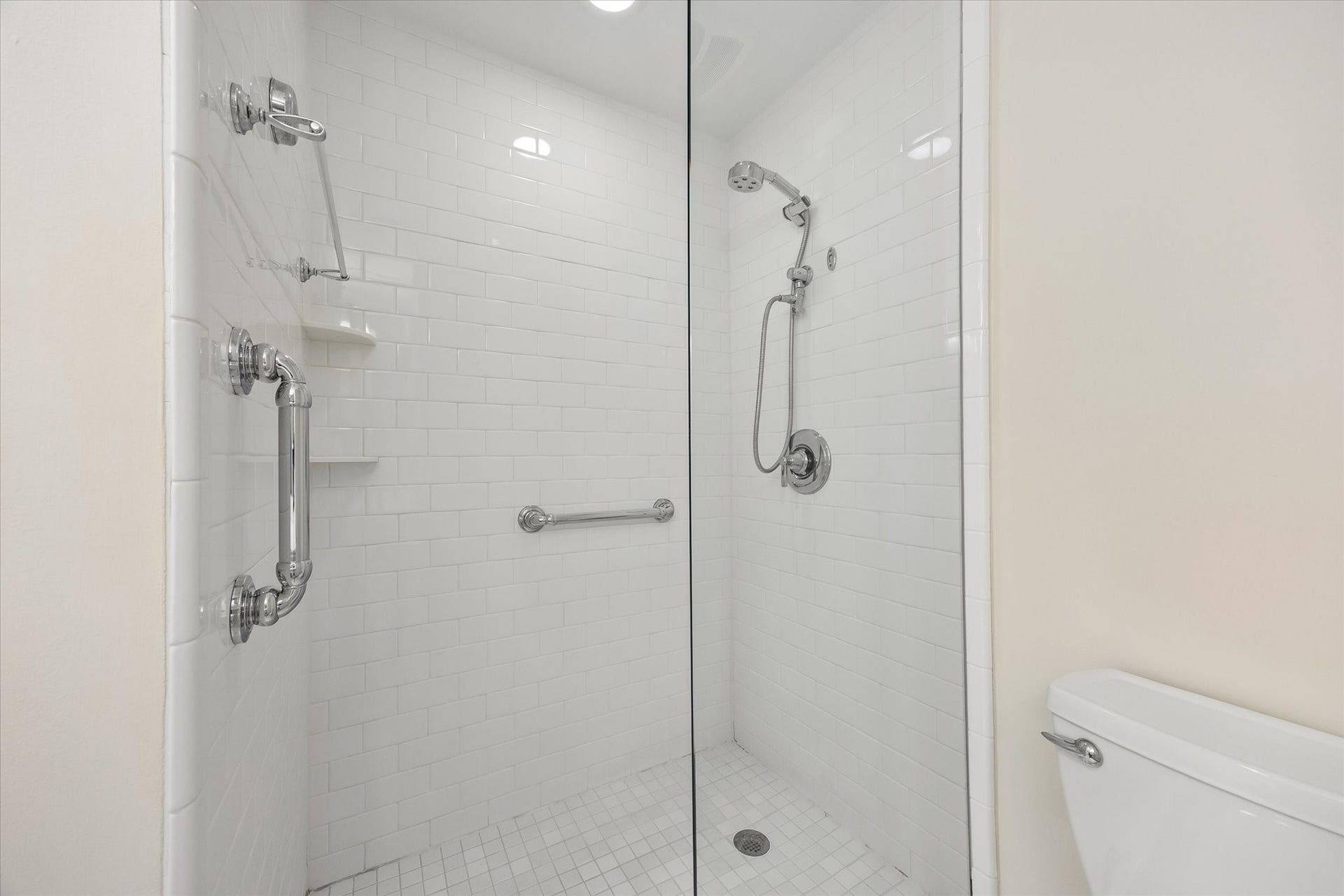 2929 Buffalo Speedway, #A303, Houston, TX 77098 Large Master Bath