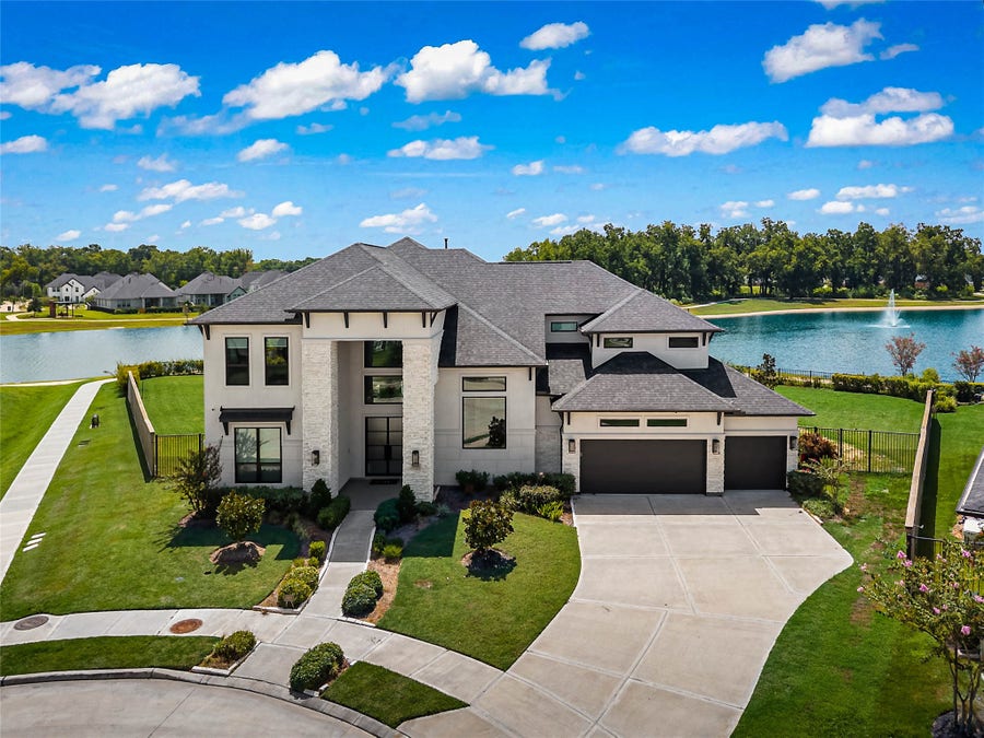 Property photo for 10206 Regatta Shore Drive, Missouri City, TX