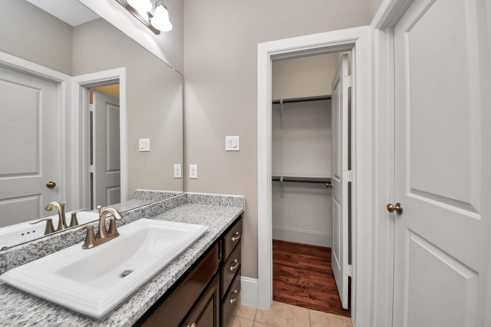 1617 W 23rd Street, Houston, TX 77008 Another view of the downstairs bathroom with walk-in closet.