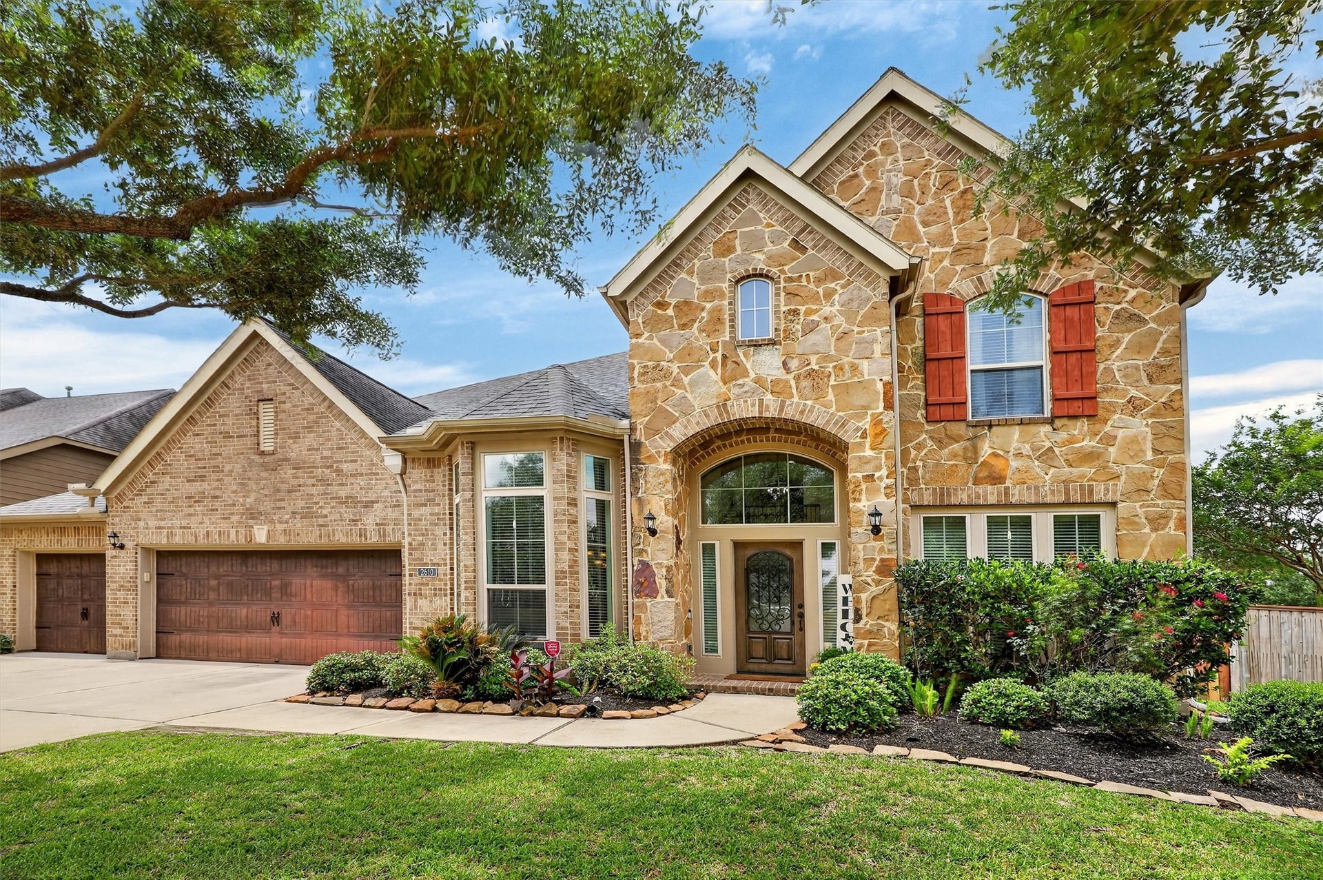 Gorgeous curb appeal!