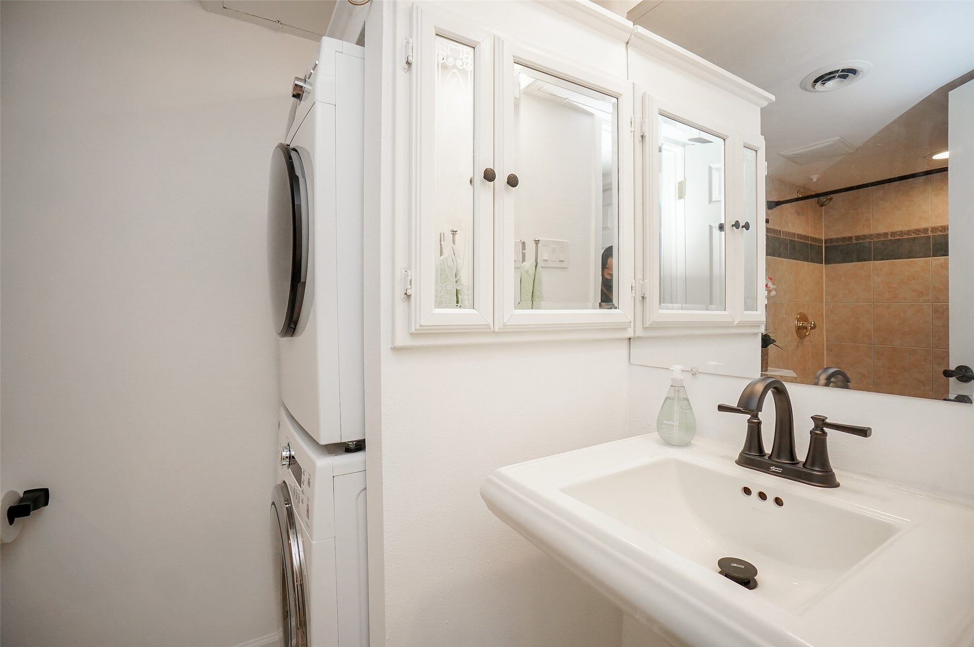 3942 W Alabama Street, #8, Houston, TX 77027 Washer and dryer are included.