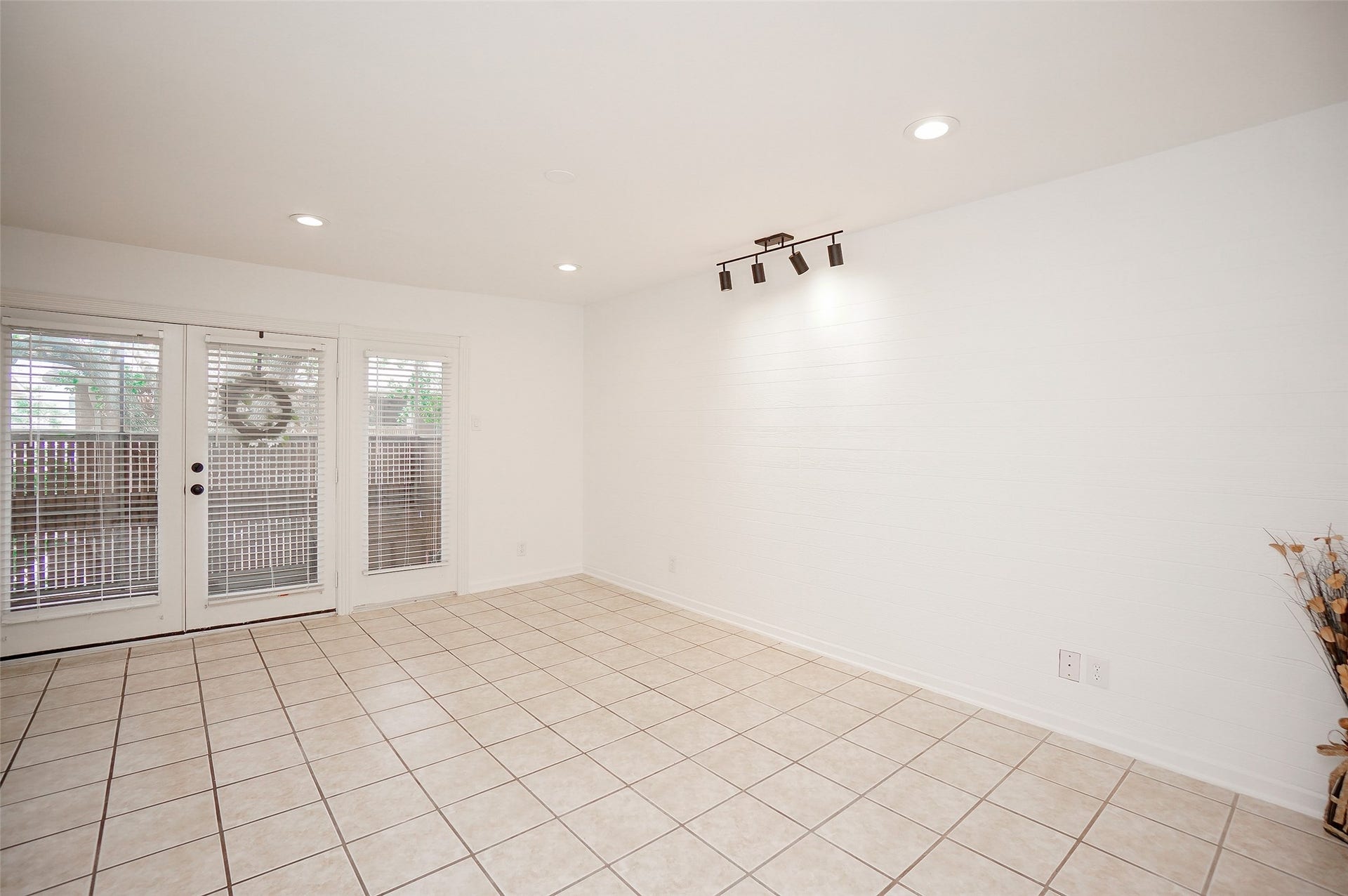 3942 W Alabama Street, #8, Houston, TX 77027 View of the family room/living room from the bedroom hallway.