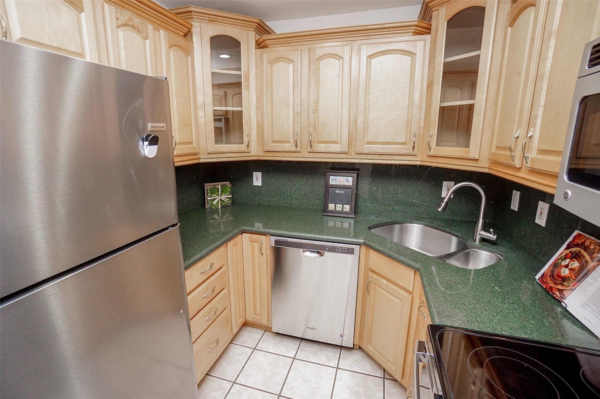 3942 W Alabama Street, #8, Houston, TX 77027 Chef in the family will love this kitchen.